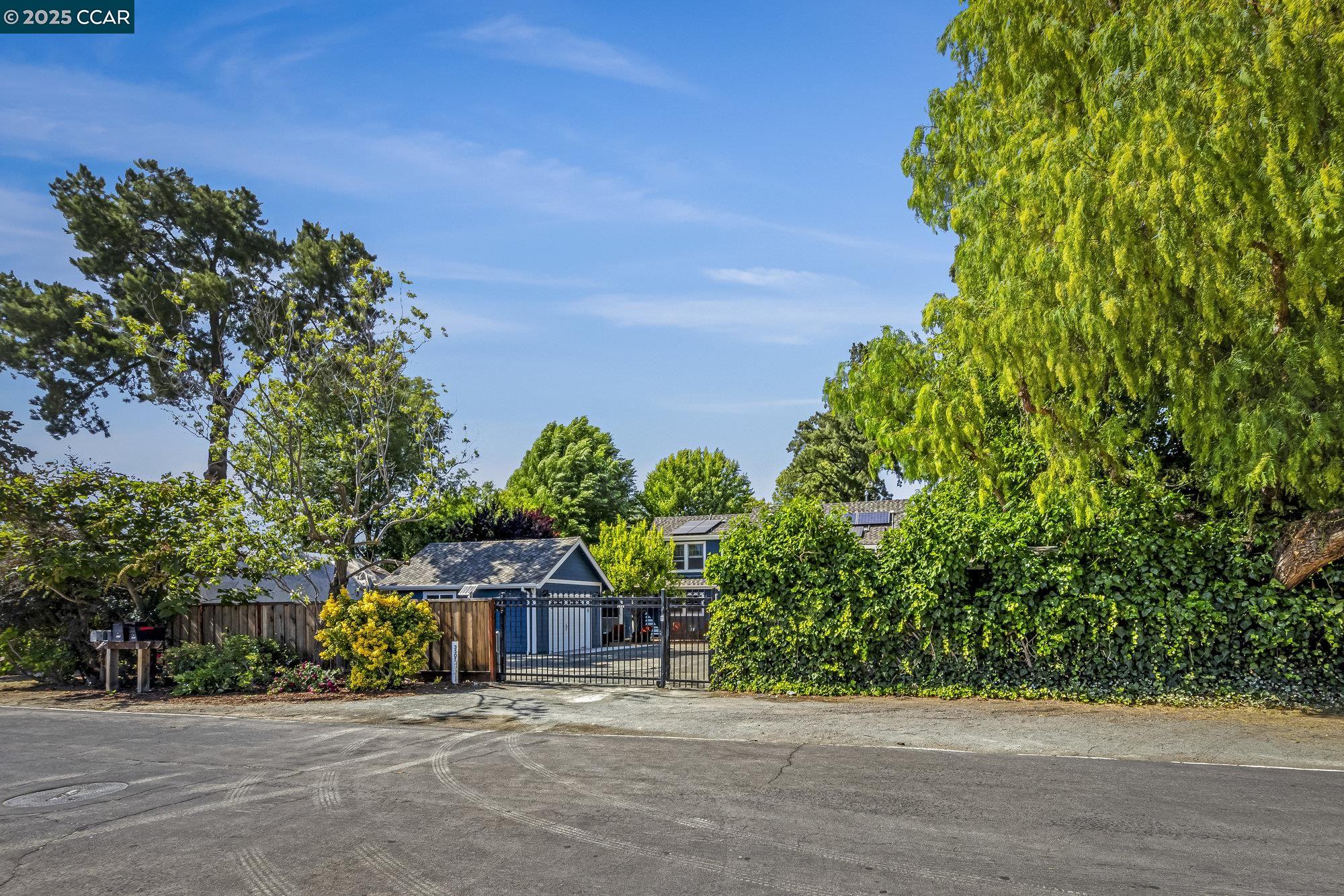 Detail Gallery Image 32 of 60 For 3505 Euclid Ave, Concord,  CA 94519 - 4 Beds | 3 Baths