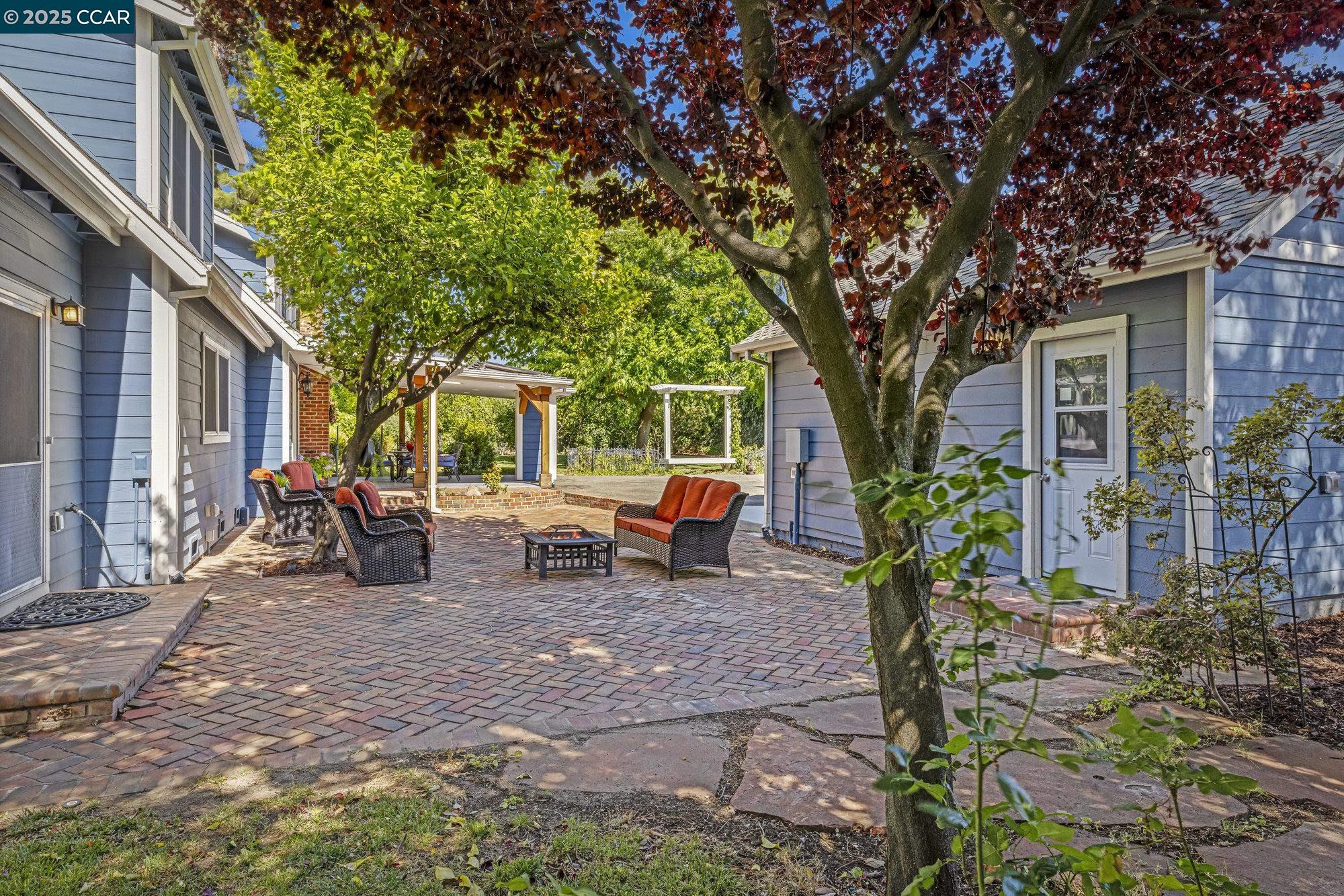 Detail Gallery Image 8 of 60 For 3505 Euclid Ave, Concord,  CA 94519 - 4 Beds | 3 Baths