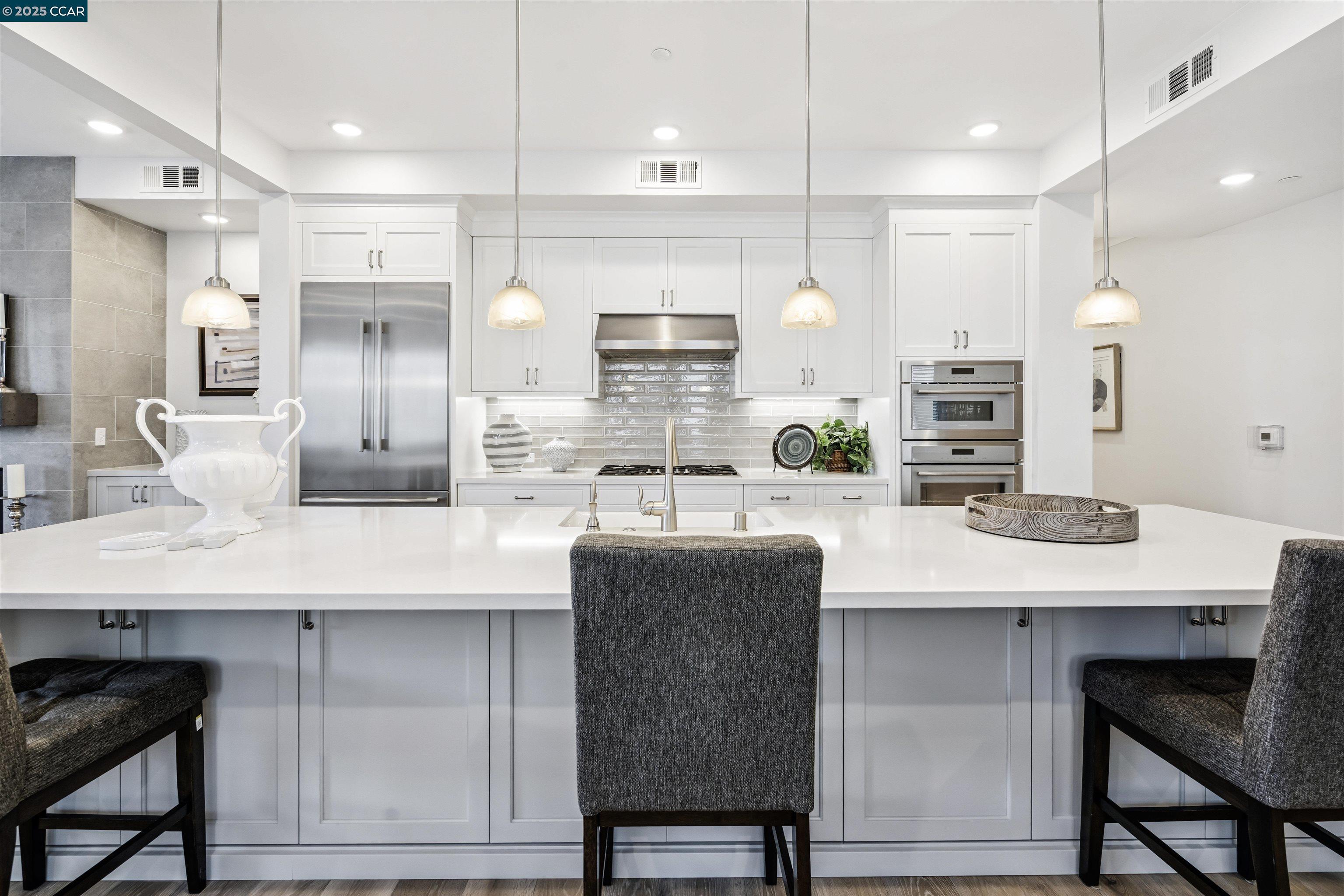 Detail Gallery Image 6 of 12 For 20 Woodbury Highlands Court #10,  Lafayette,  CA 94549-2505 - 3 Beds | 3 Baths