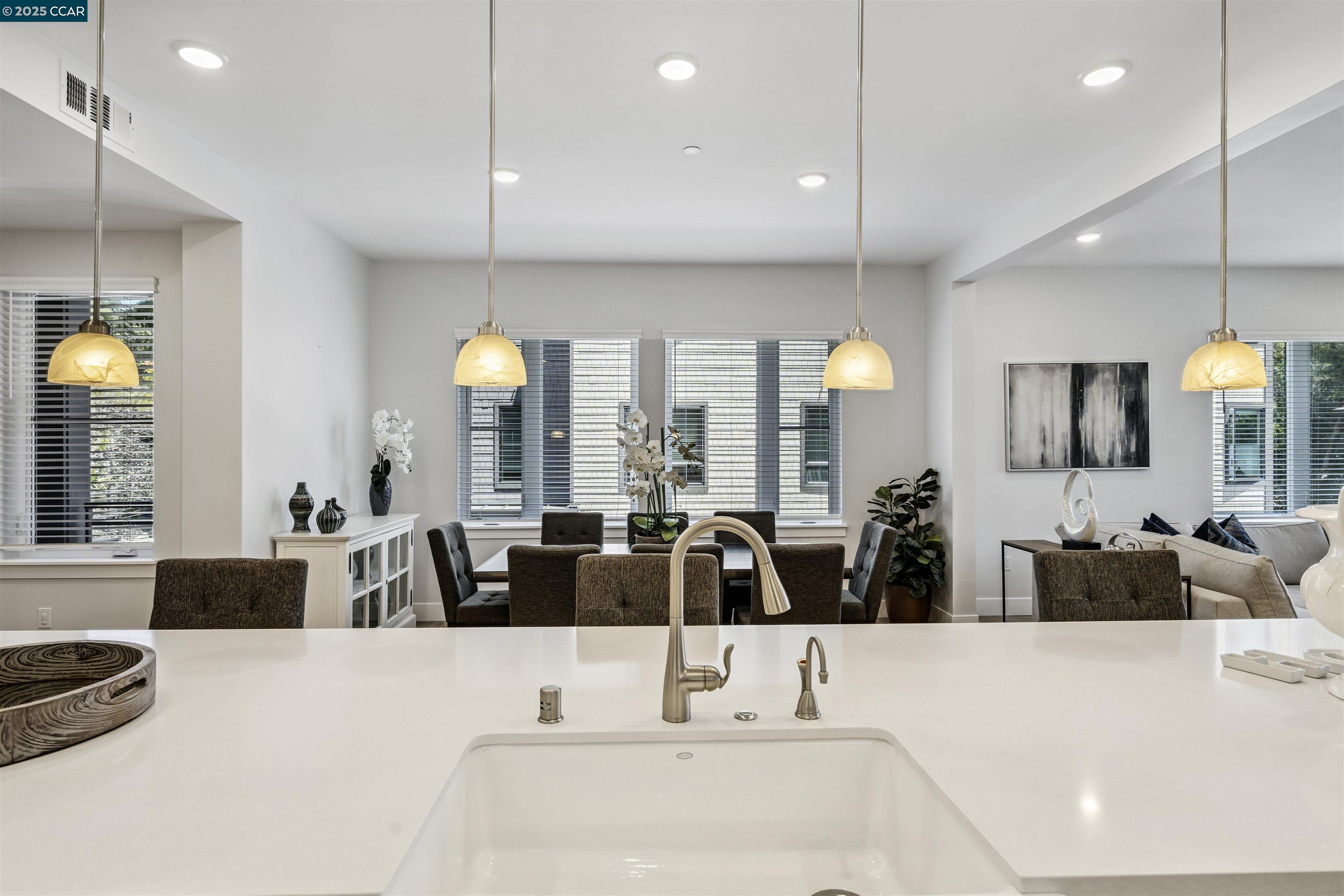 Detail Gallery Image 8 of 12 For 20 Woodbury Highlands Court #10,  Lafayette,  CA 94549-2505 - 3 Beds | 3 Baths
