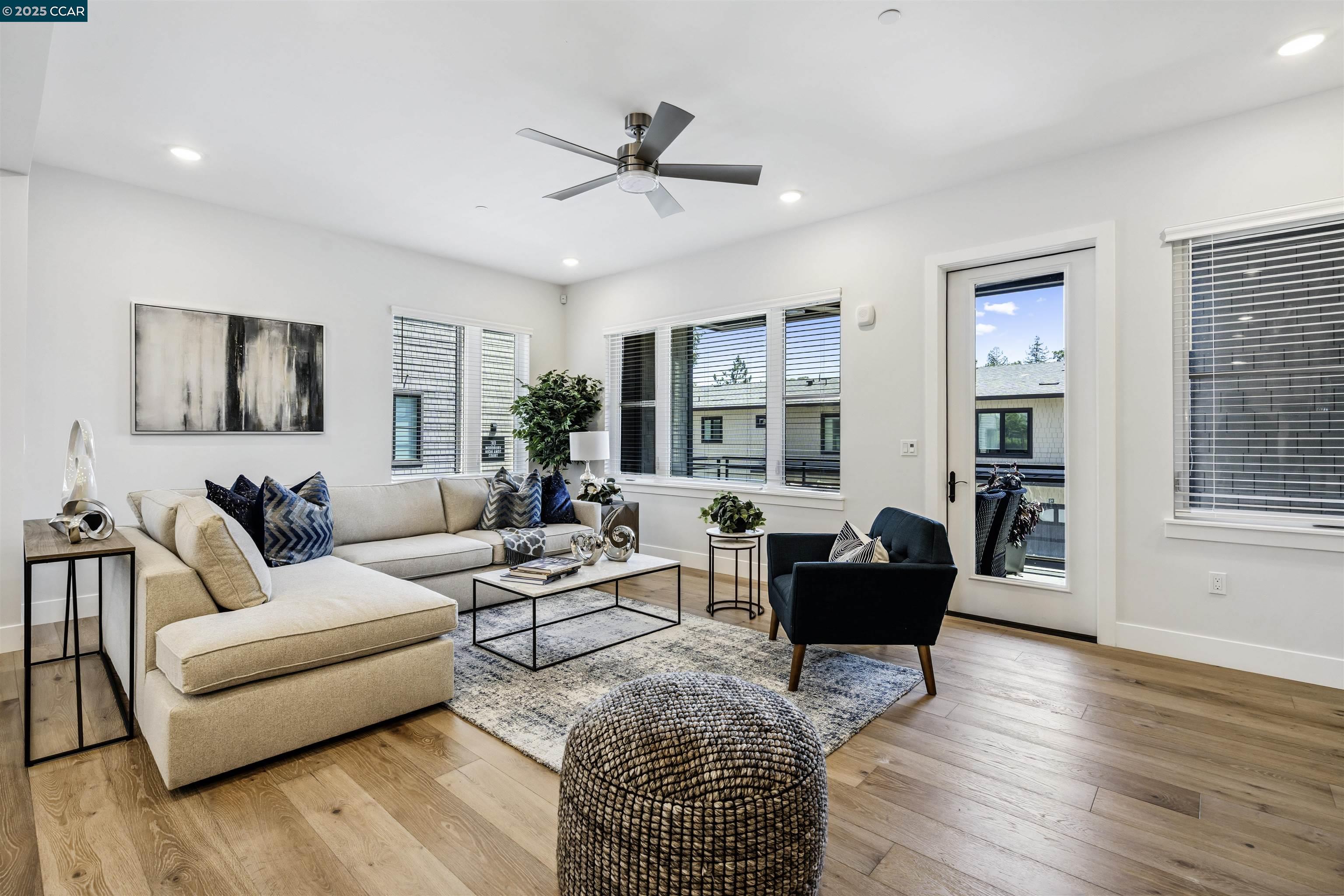 Detail Gallery Image 9 of 12 For 20 Woodbury Highlands Court #10,  Lafayette,  CA 94549-2505 - 3 Beds | 3 Baths