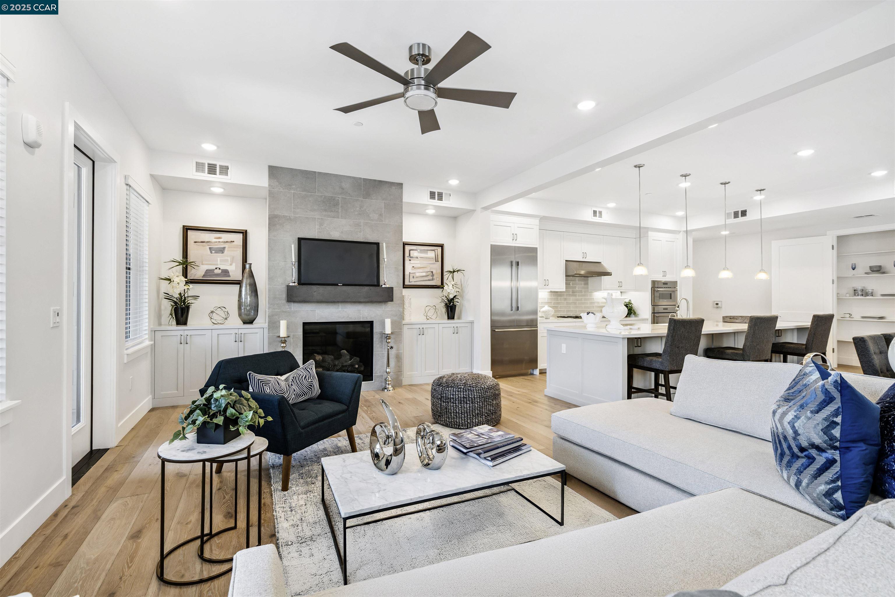 Detail Gallery Image 10 of 12 For 20 Woodbury Highlands Court #10,  Lafayette,  CA 94549-2505 - 3 Beds | 3 Baths