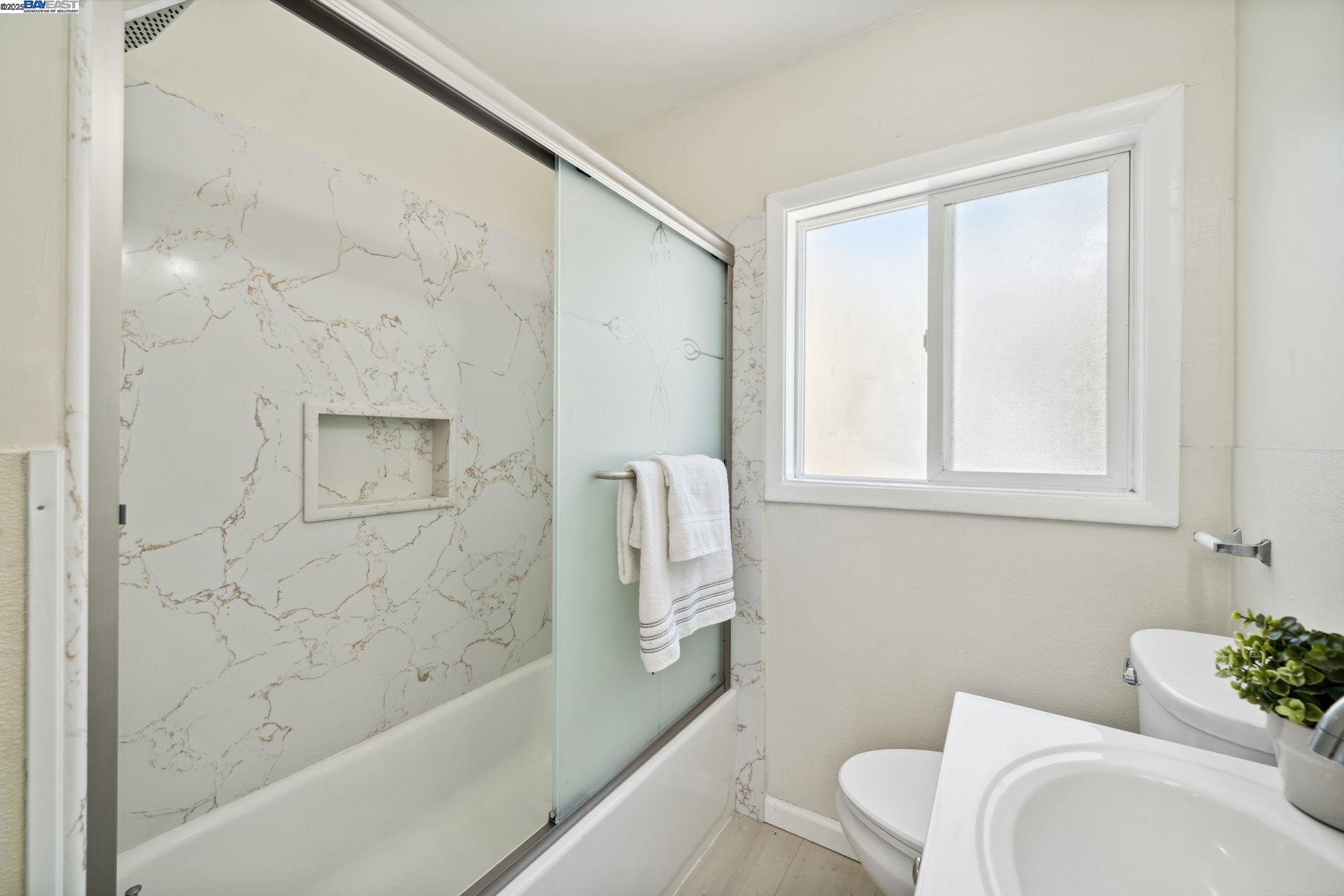 Detail Gallery Image 13 of 30 For 16829 Daryl Ave, San Lorenzo,  CA 94580 - 4 Beds | 2 Baths
