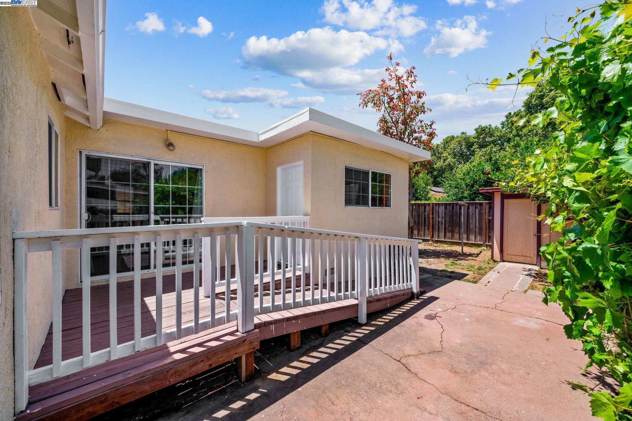 Detail Gallery Image 15 of 30 For 16829 Daryl Ave, San Lorenzo,  CA 94580 - 4 Beds | 2 Baths