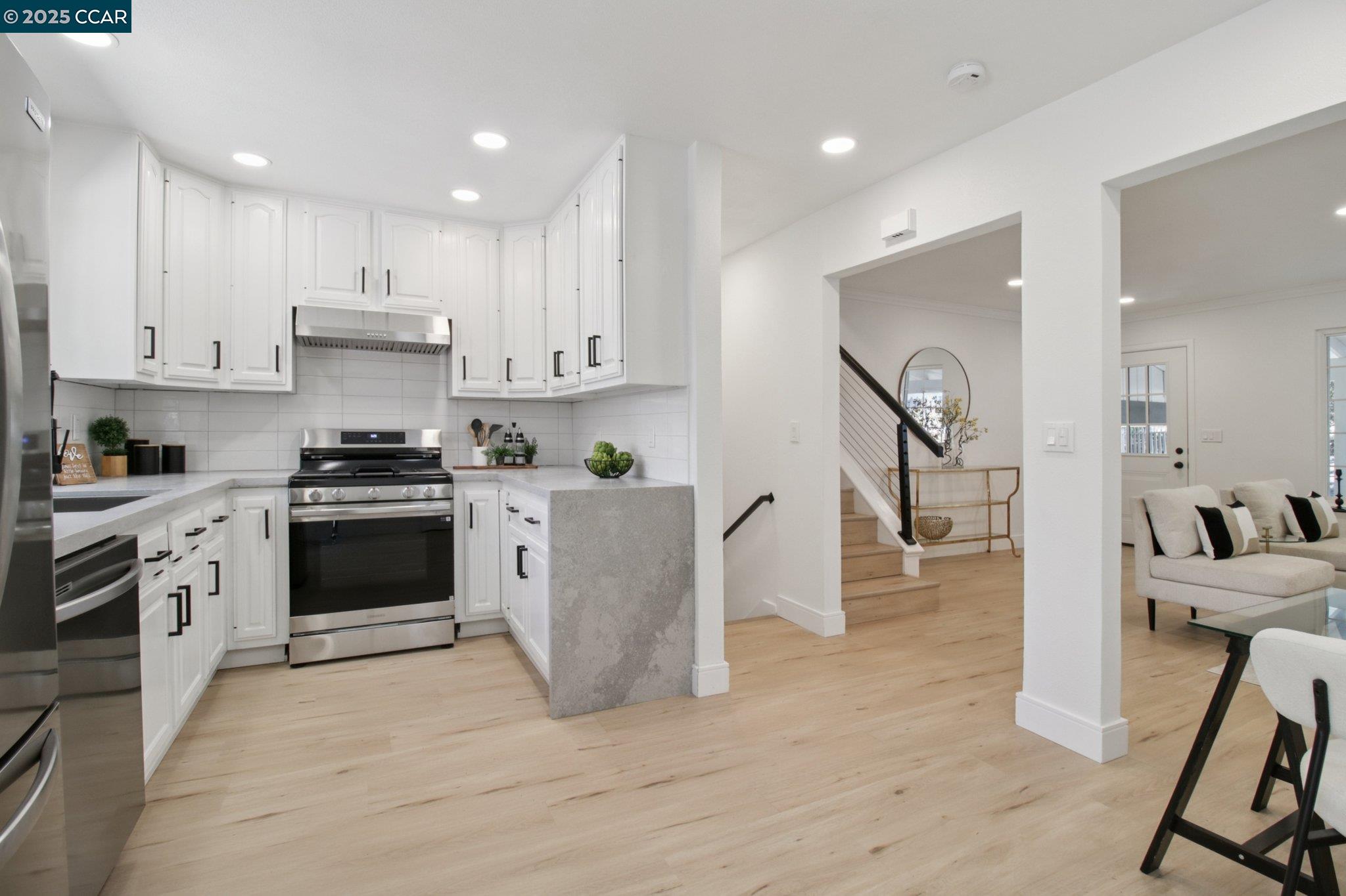 Detail Gallery Image 11 of 31 For 34 Vista Ln, Alamo,  CA 94507 - 4 Beds | 2/1 Baths
