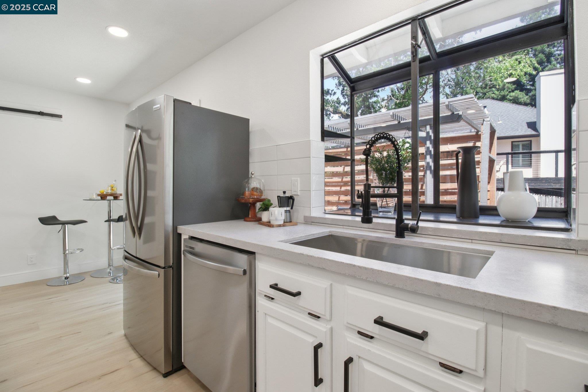 Detail Gallery Image 12 of 31 For 34 Vista Ln, Alamo,  CA 94507 - 4 Beds | 2/1 Baths