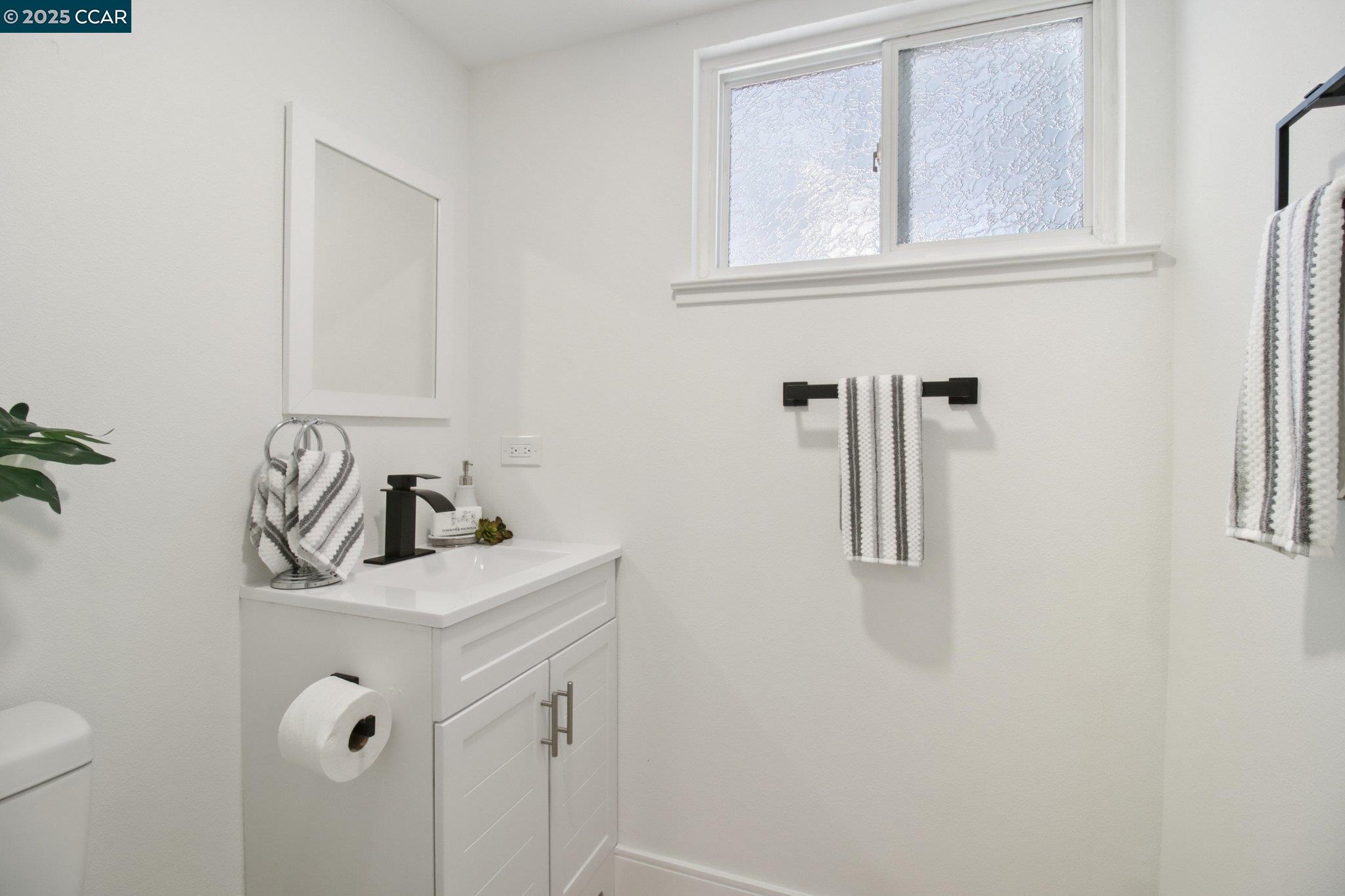Detail Gallery Image 14 of 31 For 34 Vista Ln, Alamo,  CA 94507 - 4 Beds | 2/1 Baths