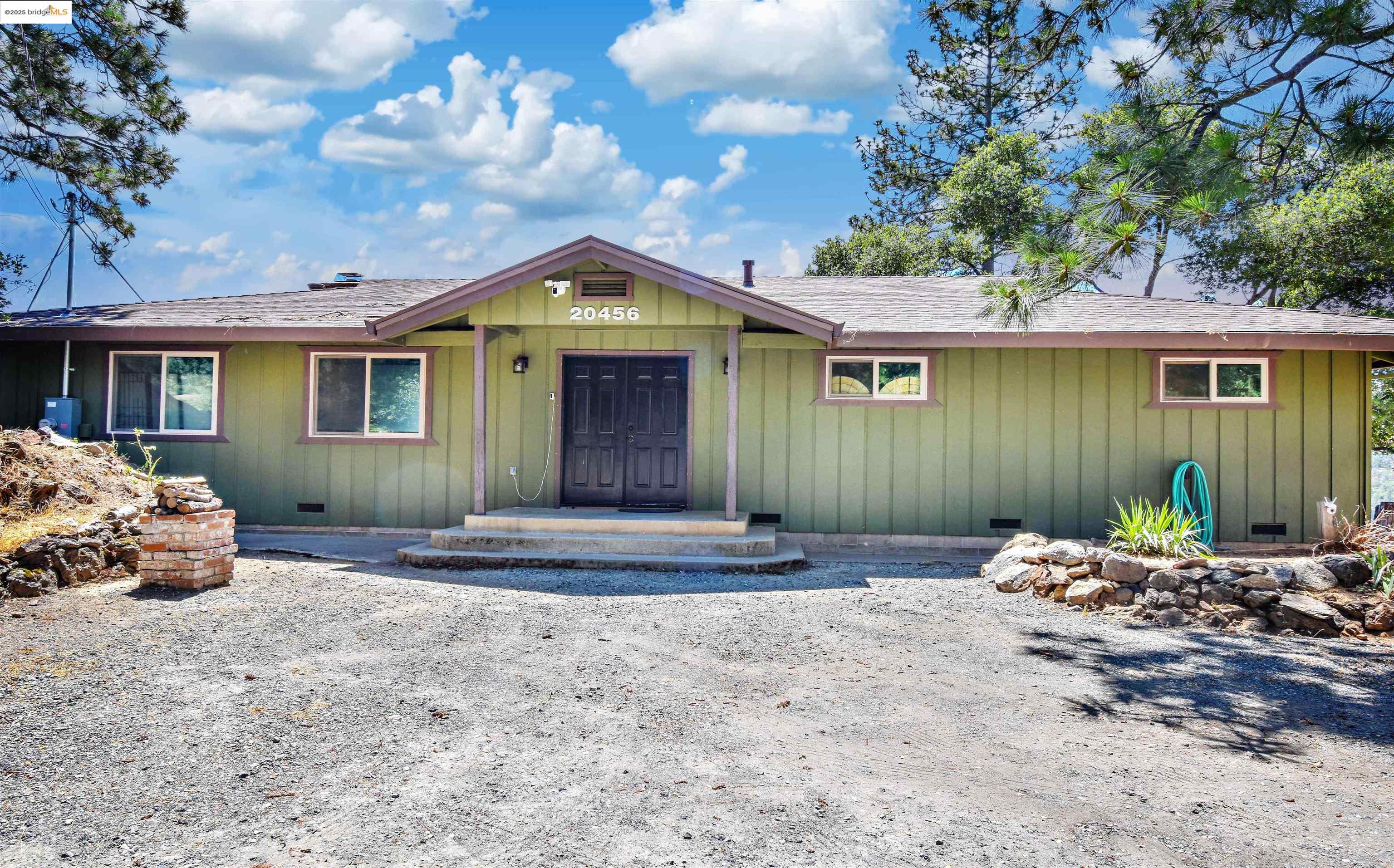 Detail Gallery Image 1 of 38 For 20456 Skyline Rd, Tuolumne,  CA 95379 - 4 Beds | 3 Baths