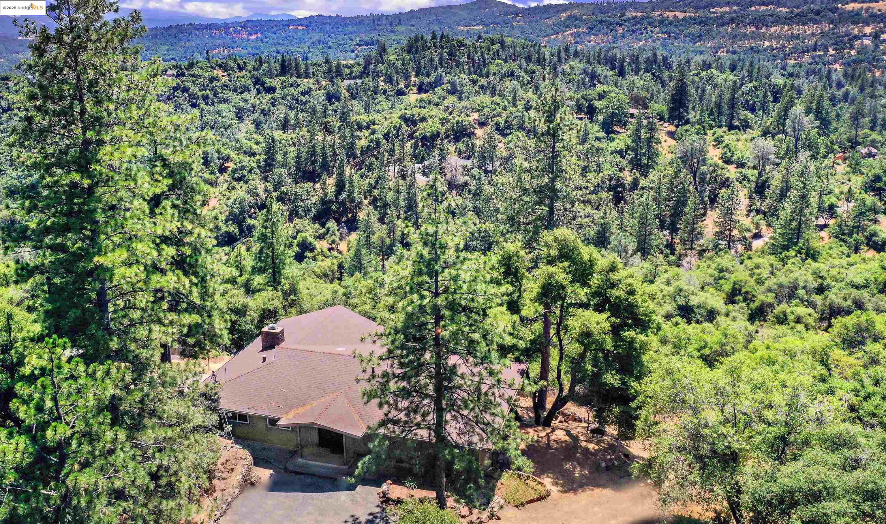 Detail Gallery Image 2 of 38 For 20456 Skyline Rd, Tuolumne,  CA 95379 - 4 Beds | 3 Baths
