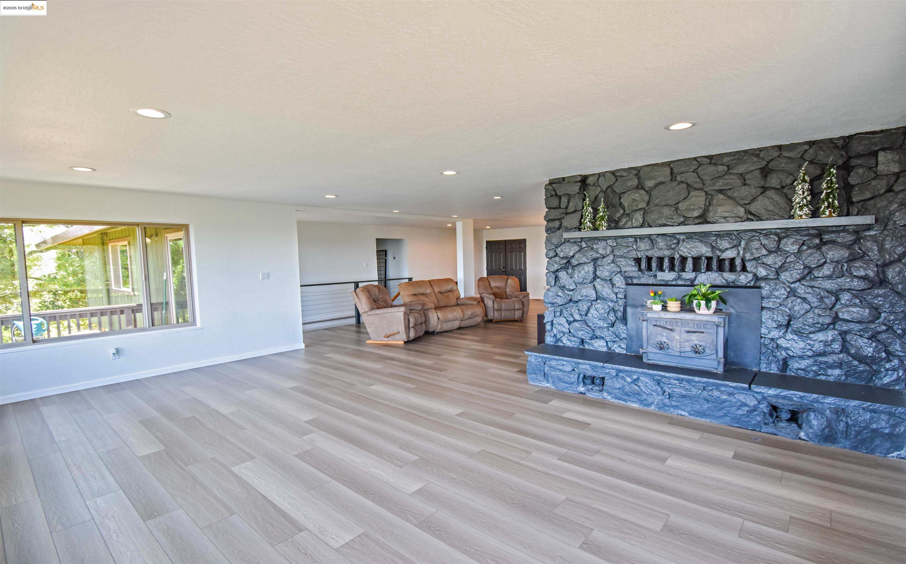 Detail Gallery Image 12 of 38 For 20456 Skyline Rd, Tuolumne,  CA 95379 - 4 Beds | 3 Baths