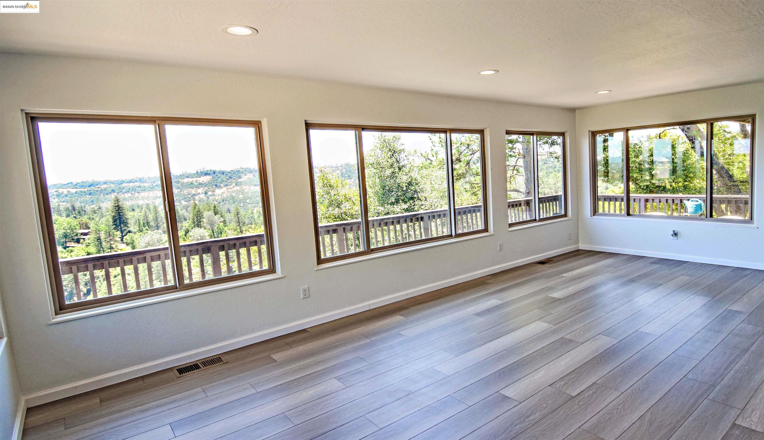 Detail Gallery Image 13 of 38 For 20456 Skyline Rd, Tuolumne,  CA 95379 - 4 Beds | 3 Baths
