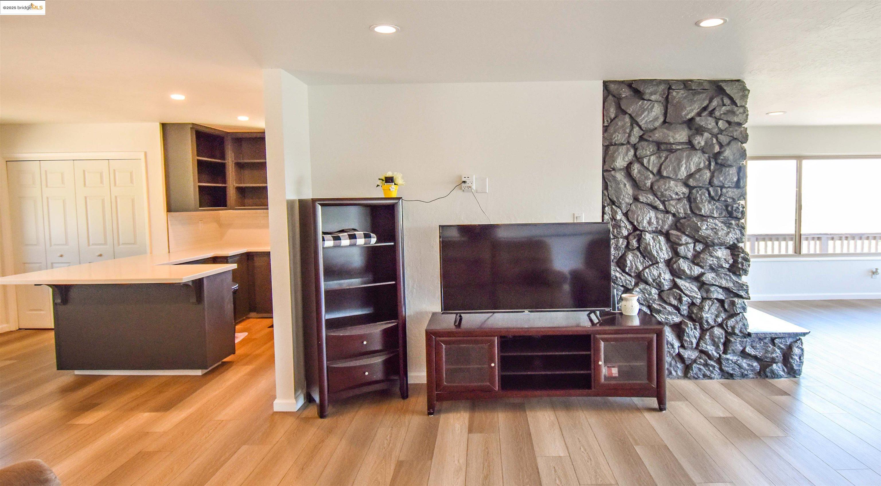 Detail Gallery Image 15 of 38 For 20456 Skyline Rd, Tuolumne,  CA 95379 - 4 Beds | 3 Baths