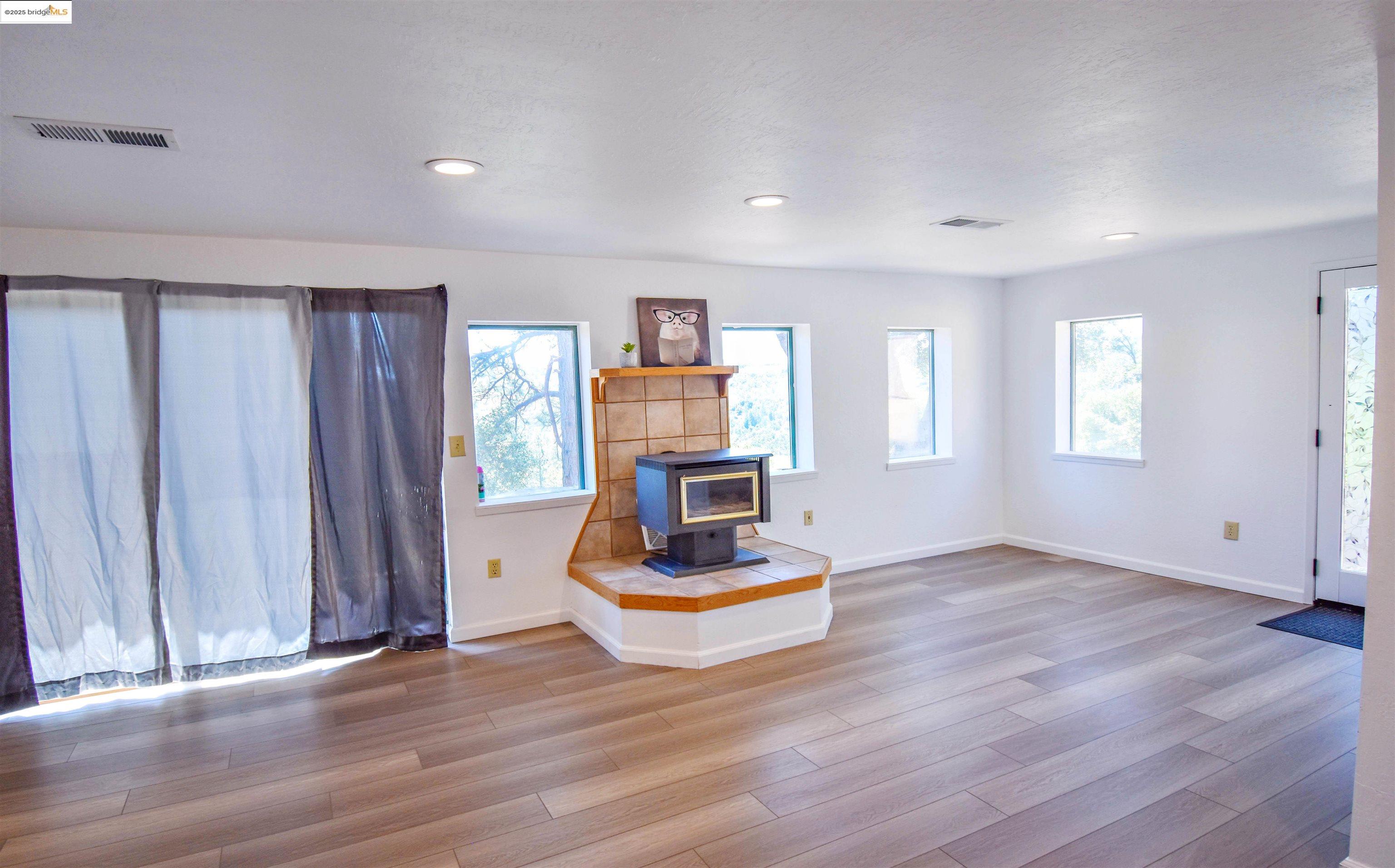 Detail Gallery Image 27 of 38 For 20456 Skyline Rd, Tuolumne,  CA 95379 - 4 Beds | 3 Baths