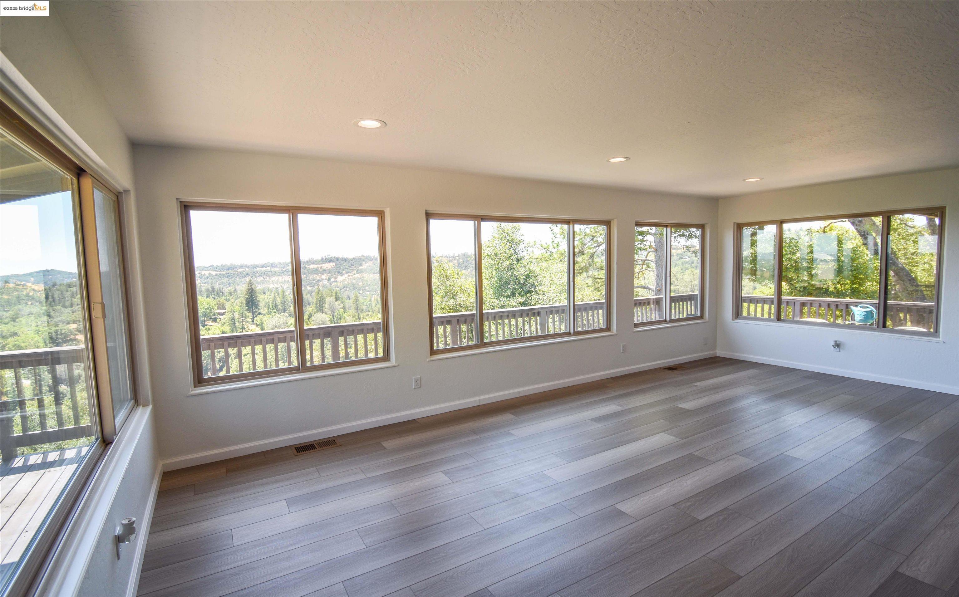 Detail Gallery Image 6 of 38 For 20456 Skyline Rd, Tuolumne,  CA 95379 - 4 Beds | 3 Baths