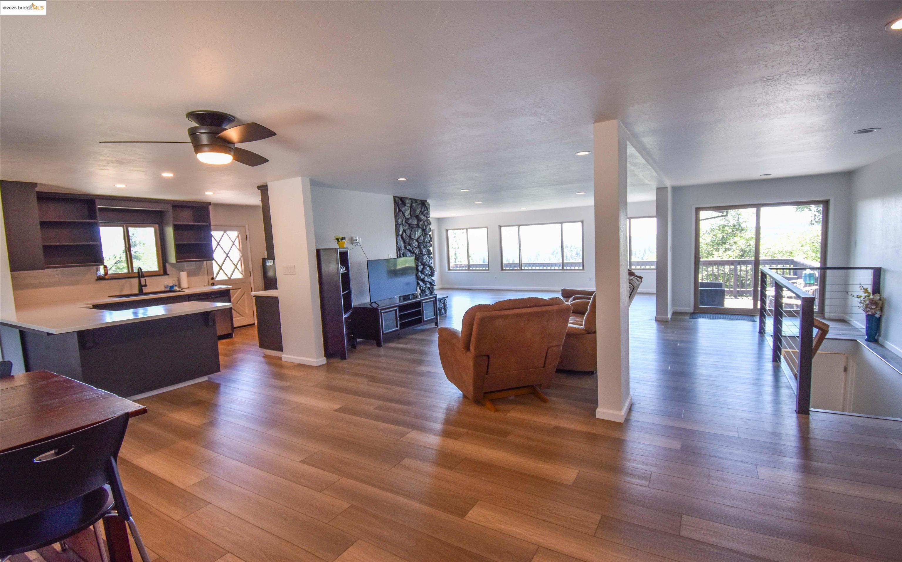 Detail Gallery Image 7 of 38 For 20456 Skyline Rd, Tuolumne,  CA 95379 - 4 Beds | 3 Baths