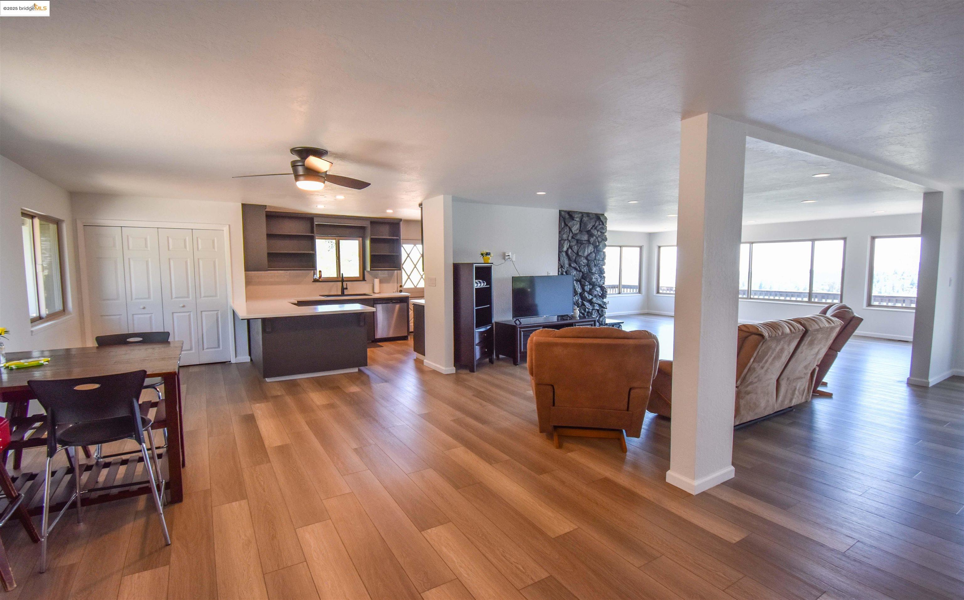 Detail Gallery Image 8 of 38 For 20456 Skyline Rd, Tuolumne,  CA 95379 - 4 Beds | 3 Baths