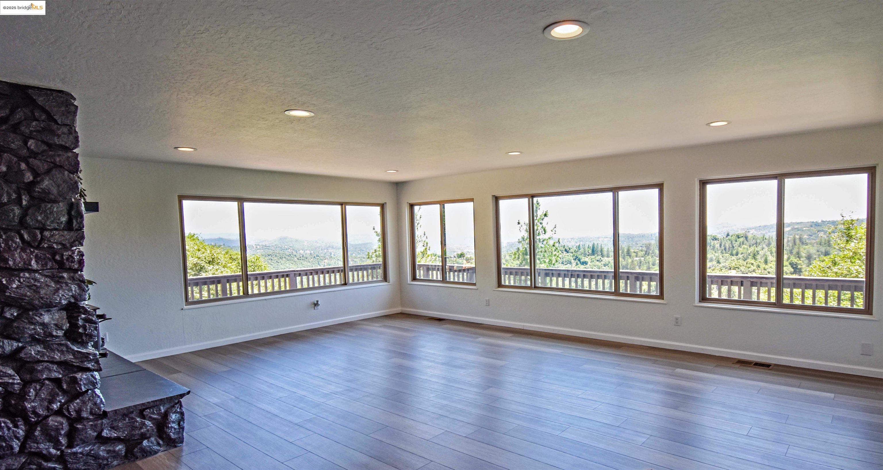 Detail Gallery Image 10 of 38 For 20456 Skyline Rd, Tuolumne,  CA 95379 - 4 Beds | 3 Baths