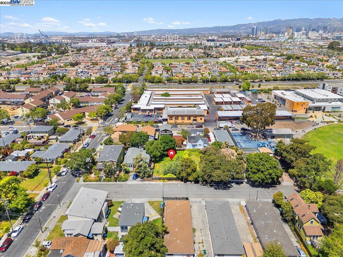 Detail Gallery Image 3 of 18 For 310 Spruce St, Alameda,  CA 94501 - – Beds | – Baths