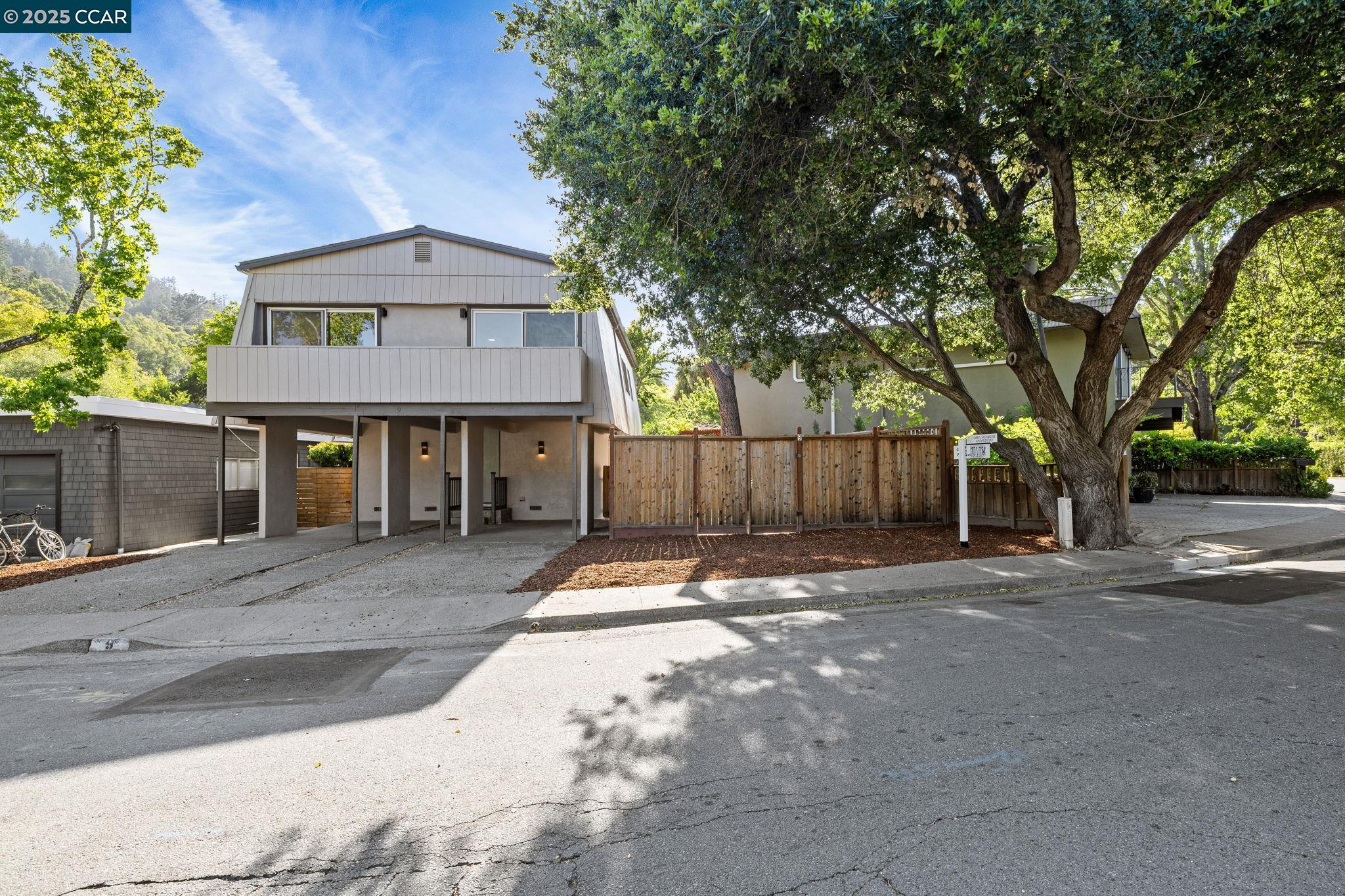 Detail Gallery Image 2 of 37 For 9 Glen Dr, Fairfax,  CA 94930 - 4 Beds | 2/1 Baths