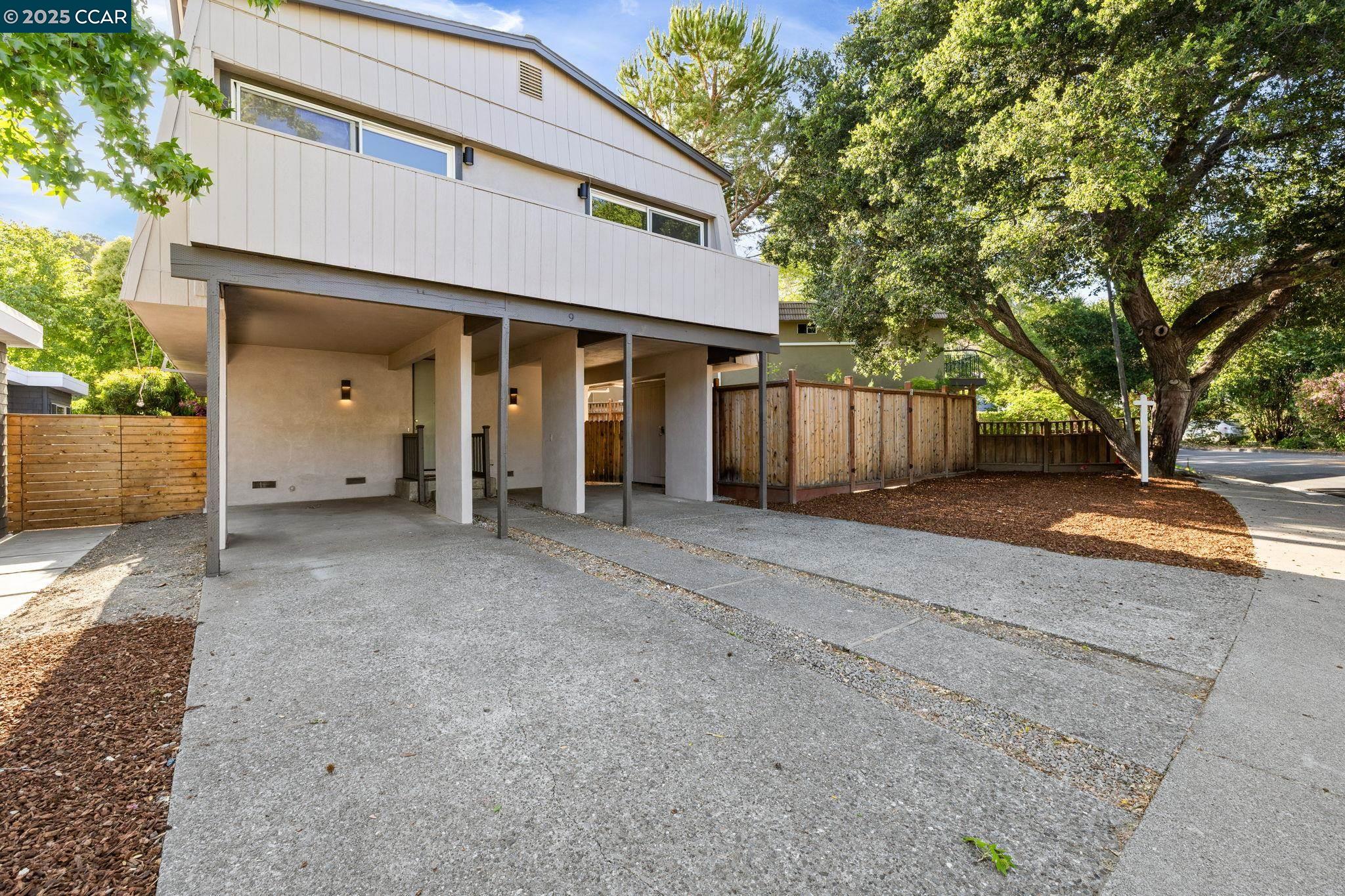 Detail Gallery Image 3 of 37 For 9 Glen Dr, Fairfax,  CA 94930 - 4 Beds | 2/1 Baths