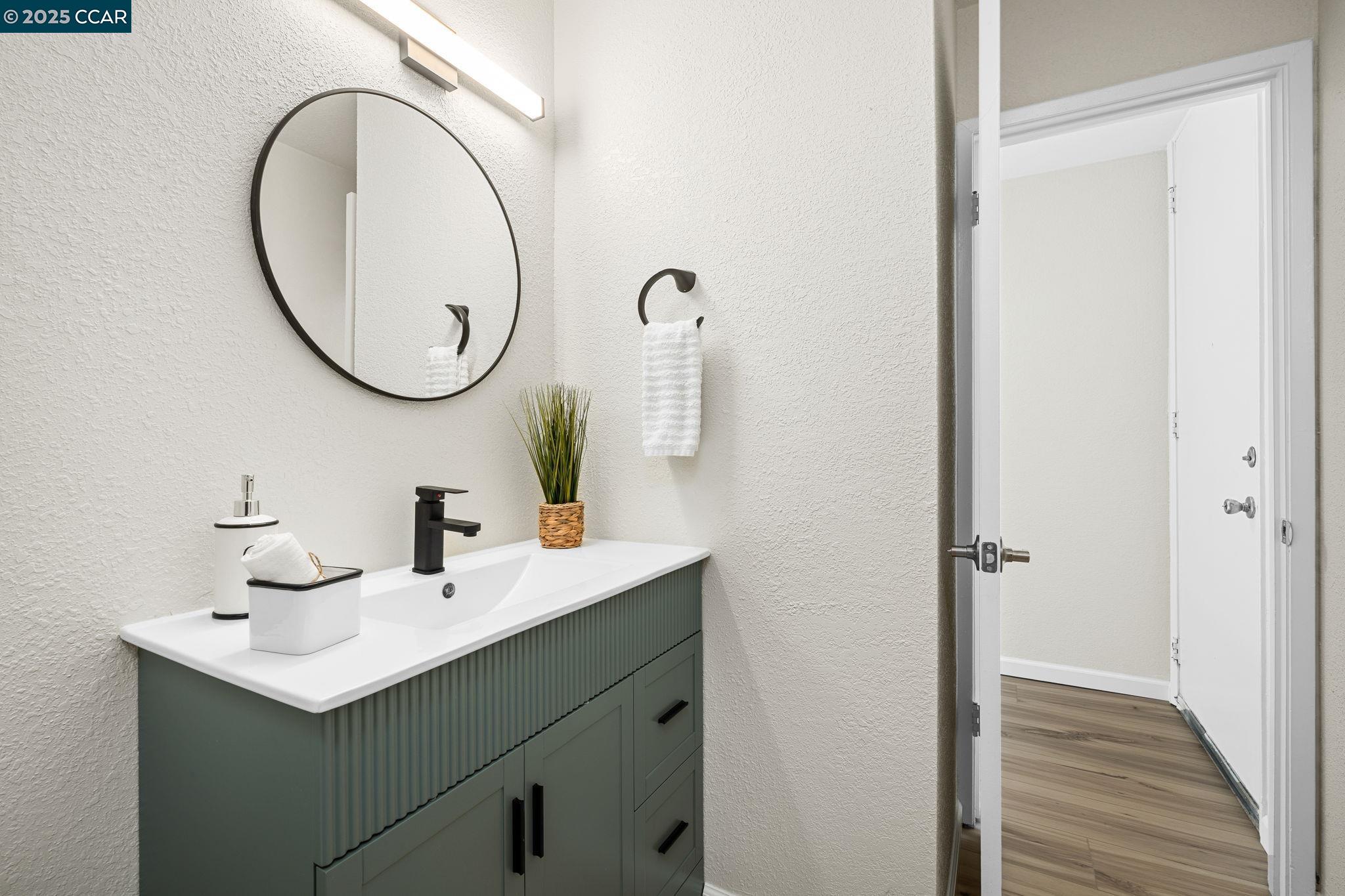 Detail Gallery Image 24 of 37 For 9 Glen Dr, Fairfax,  CA 94930 - 4 Beds | 2/1 Baths
