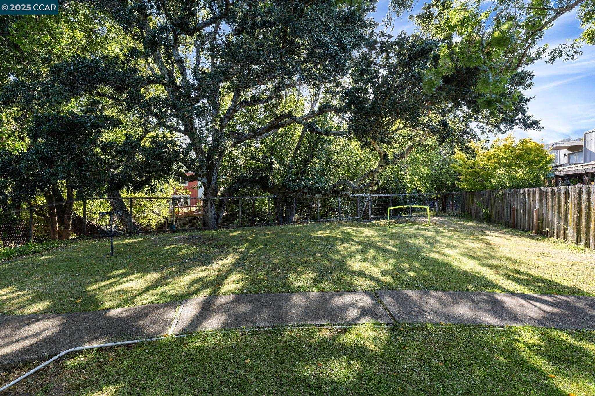 Detail Gallery Image 31 of 37 For 9 Glen Dr, Fairfax,  CA 94930 - 4 Beds | 2/1 Baths