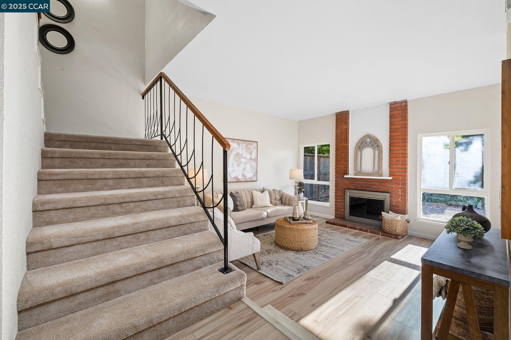 Detail Gallery Image 5 of 37 For 9 Glen Dr, Fairfax,  CA 94930 - 4 Beds | 2/1 Baths