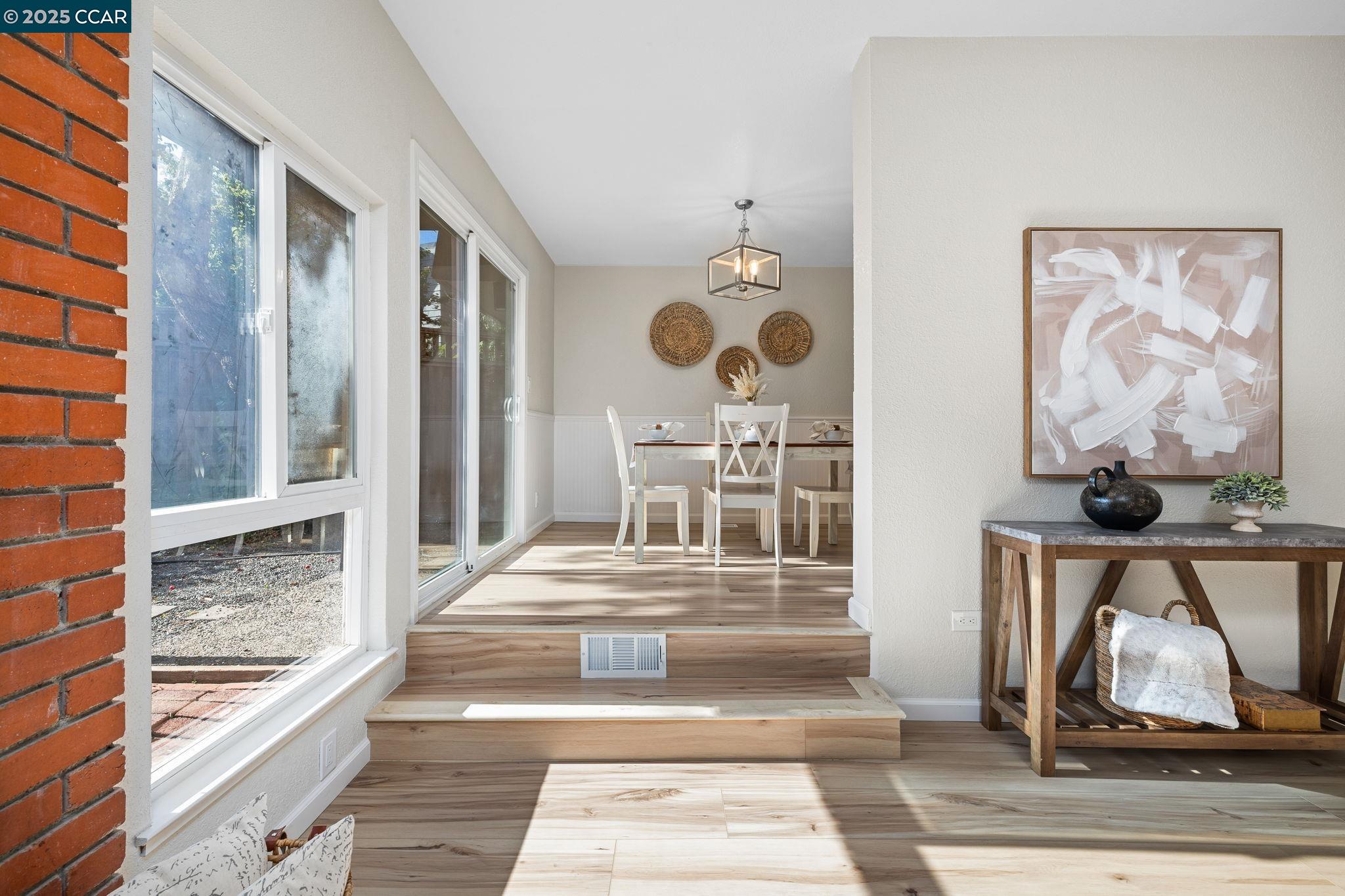 Detail Gallery Image 7 of 37 For 9 Glen Dr, Fairfax,  CA 94930 - 4 Beds | 2/1 Baths
