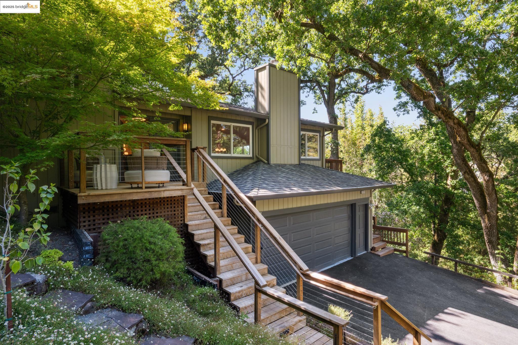 Detail Gallery Image 1 of 1 For 3721 Highland Ct, Lafayette,  CA 94549 - 4 Beds | 3 Baths
