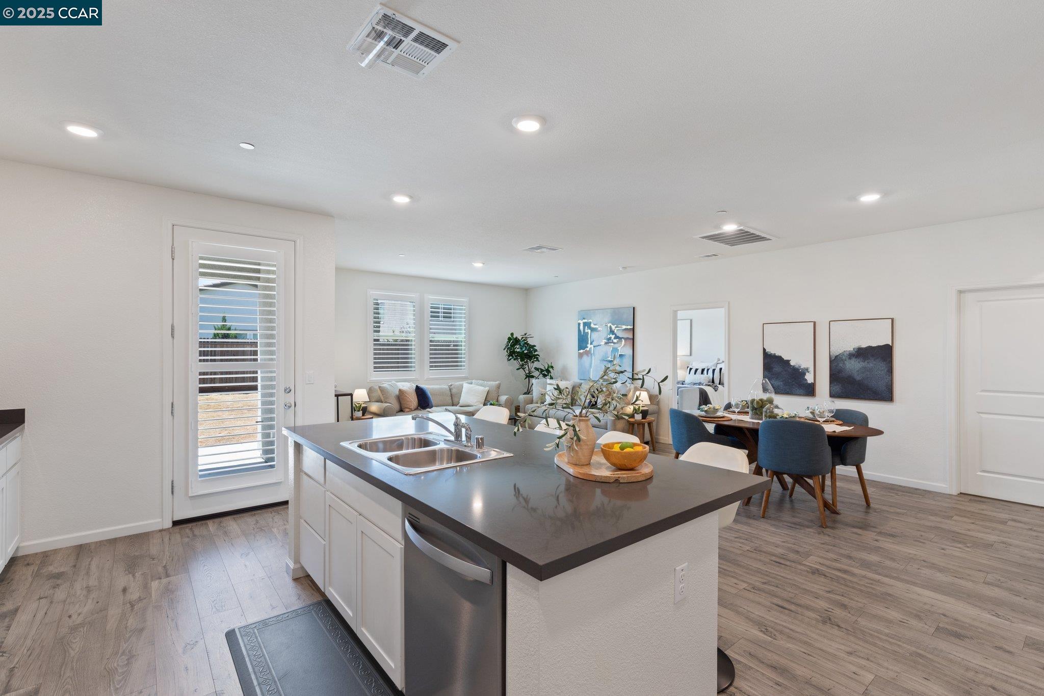 Detail Gallery Image 11 of 39 For 15477 Port Washington St, Lathrop,  CA 95330 - 3 Beds | 2 Baths