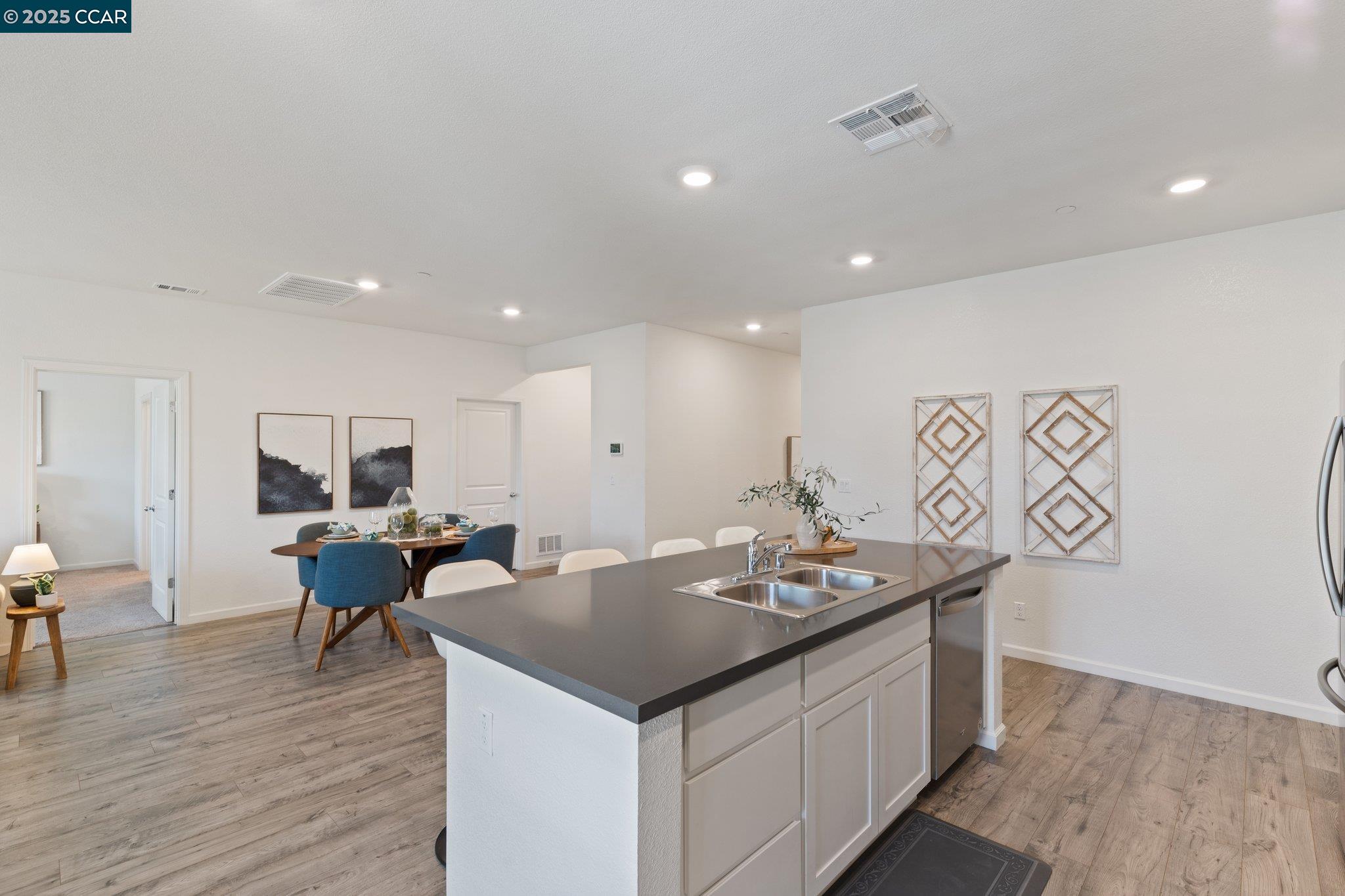 Detail Gallery Image 12 of 39 For 15477 Port Washington St, Lathrop,  CA 95330 - 3 Beds | 2 Baths