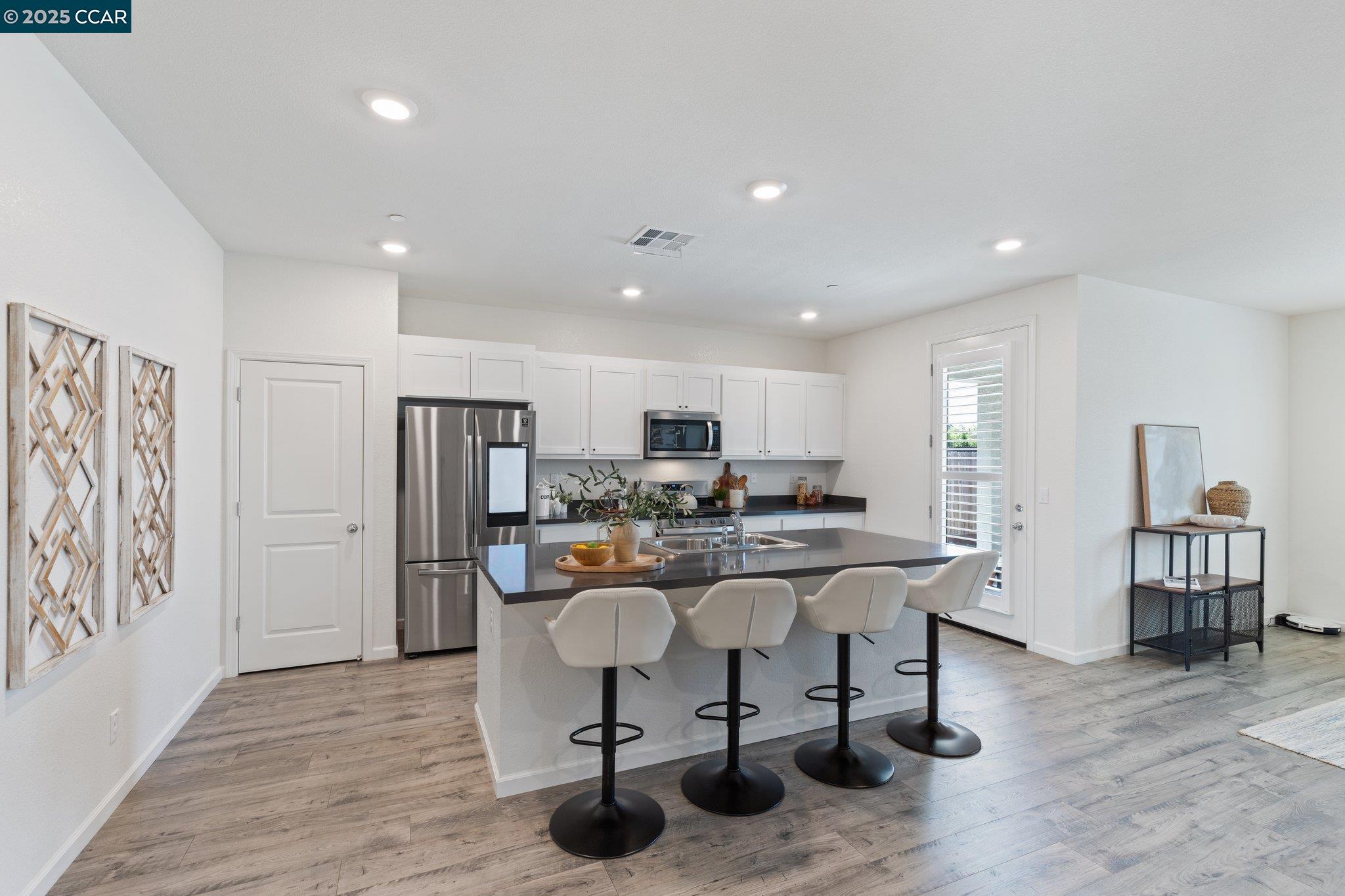 Detail Gallery Image 13 of 39 For 15477 Port Washington St, Lathrop,  CA 95330 - 3 Beds | 2 Baths