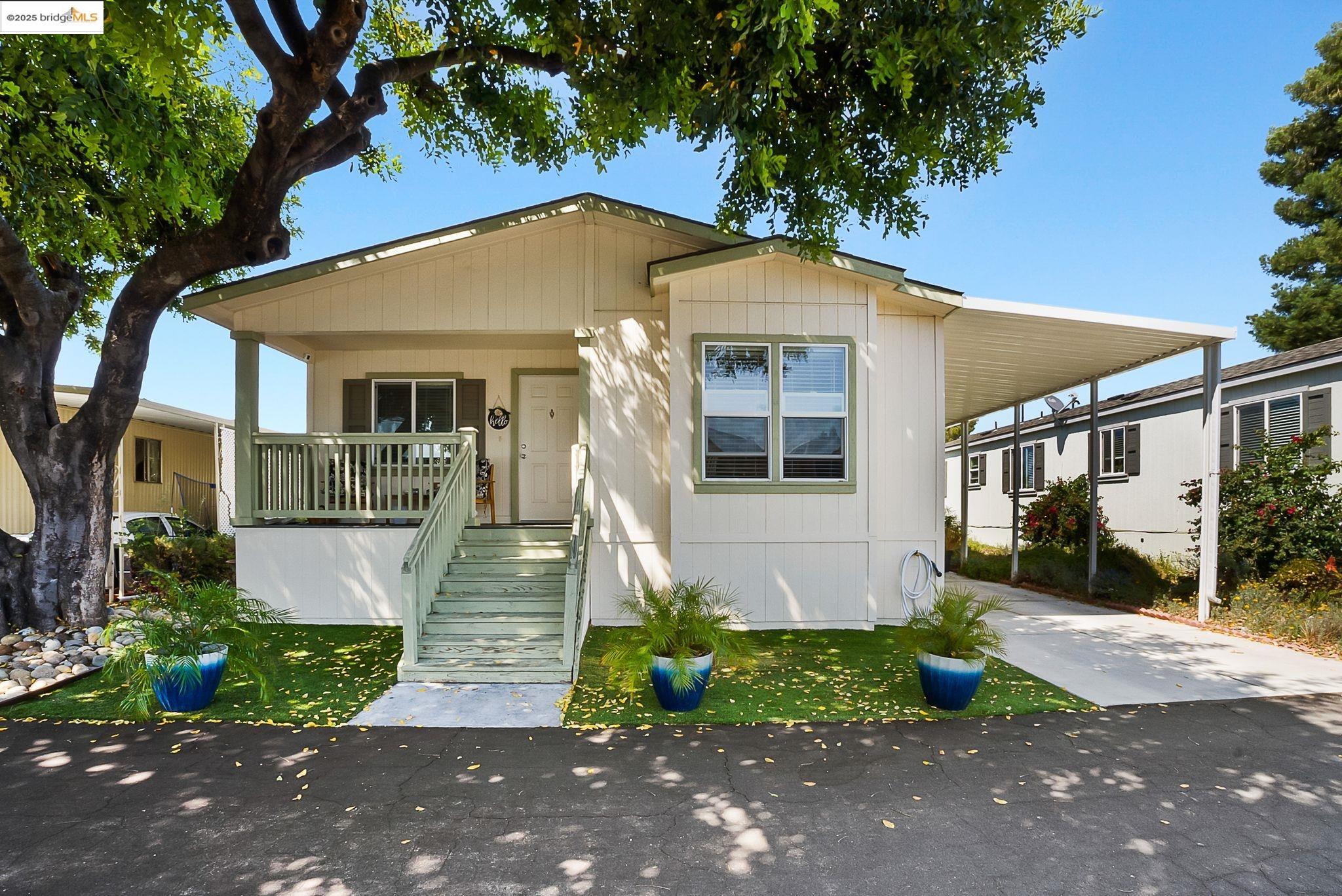 Detail Gallery Image 1 of 37 For 156 Tiki Ln, Pittsburg,  CA 94565 - 3 Beds | 2 Baths