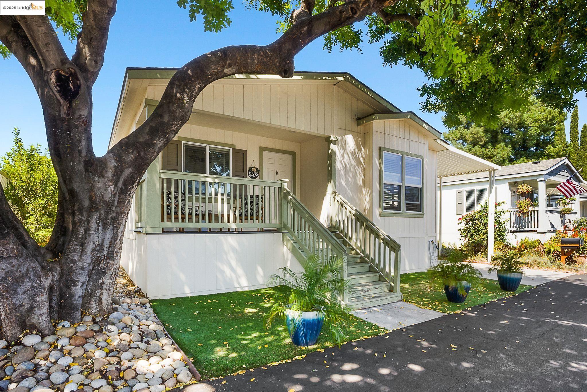 Detail Gallery Image 2 of 37 For 156 Tiki Ln, Pittsburg,  CA 94565 - 3 Beds | 2 Baths
