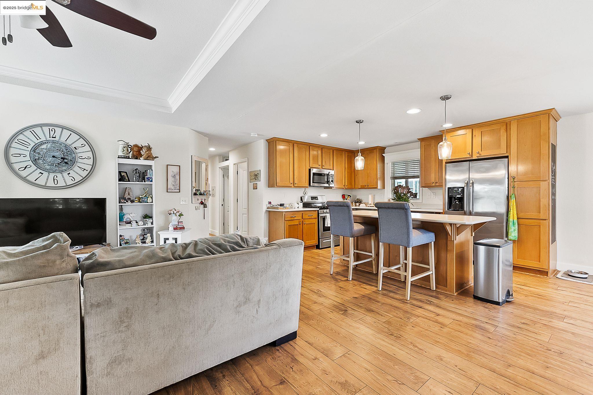Detail Gallery Image 6 of 37 For 156 Tiki Ln, Pittsburg,  CA 94565 - 3 Beds | 2 Baths