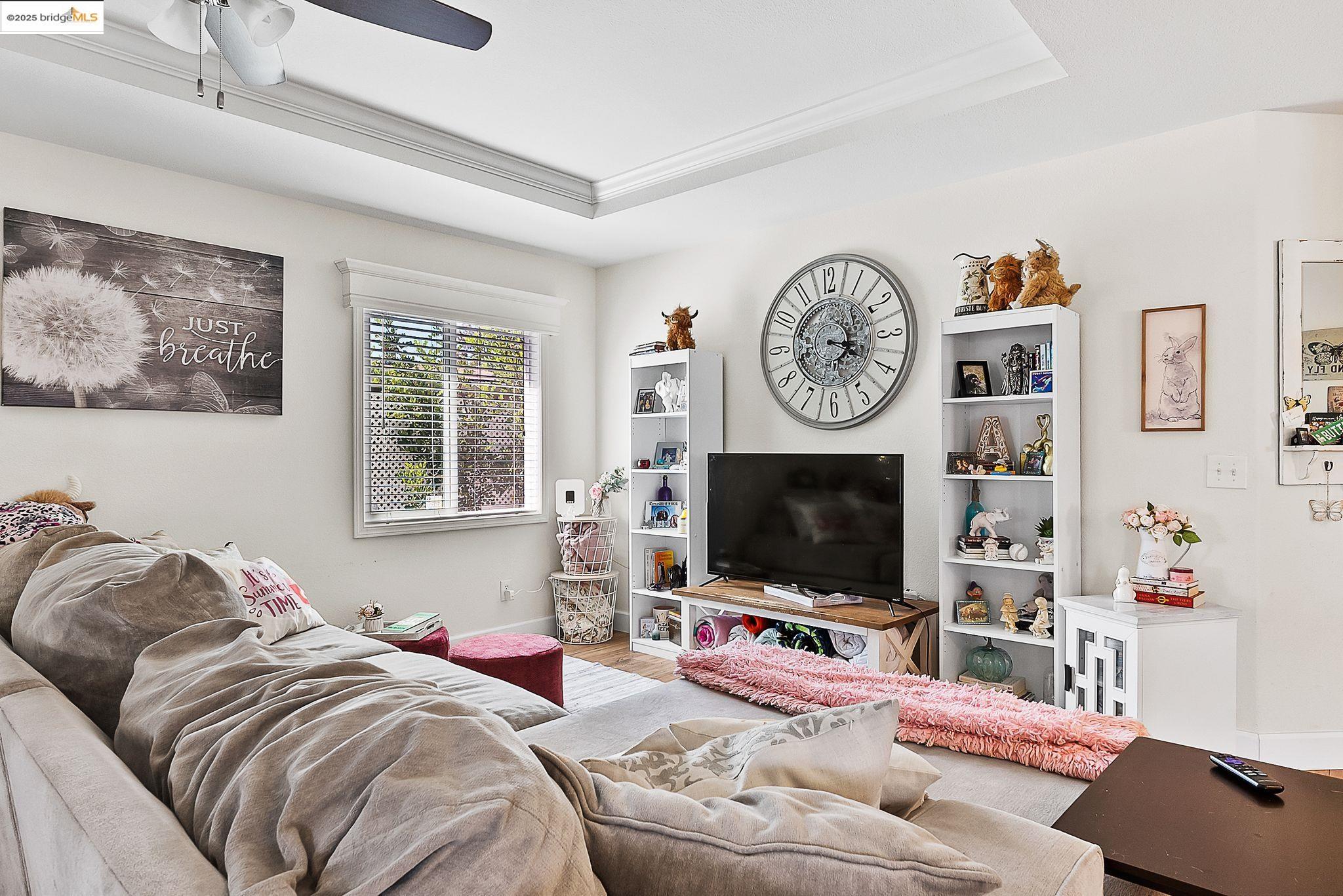 Detail Gallery Image 7 of 37 For 156 Tiki Ln, Pittsburg,  CA 94565 - 3 Beds | 2 Baths