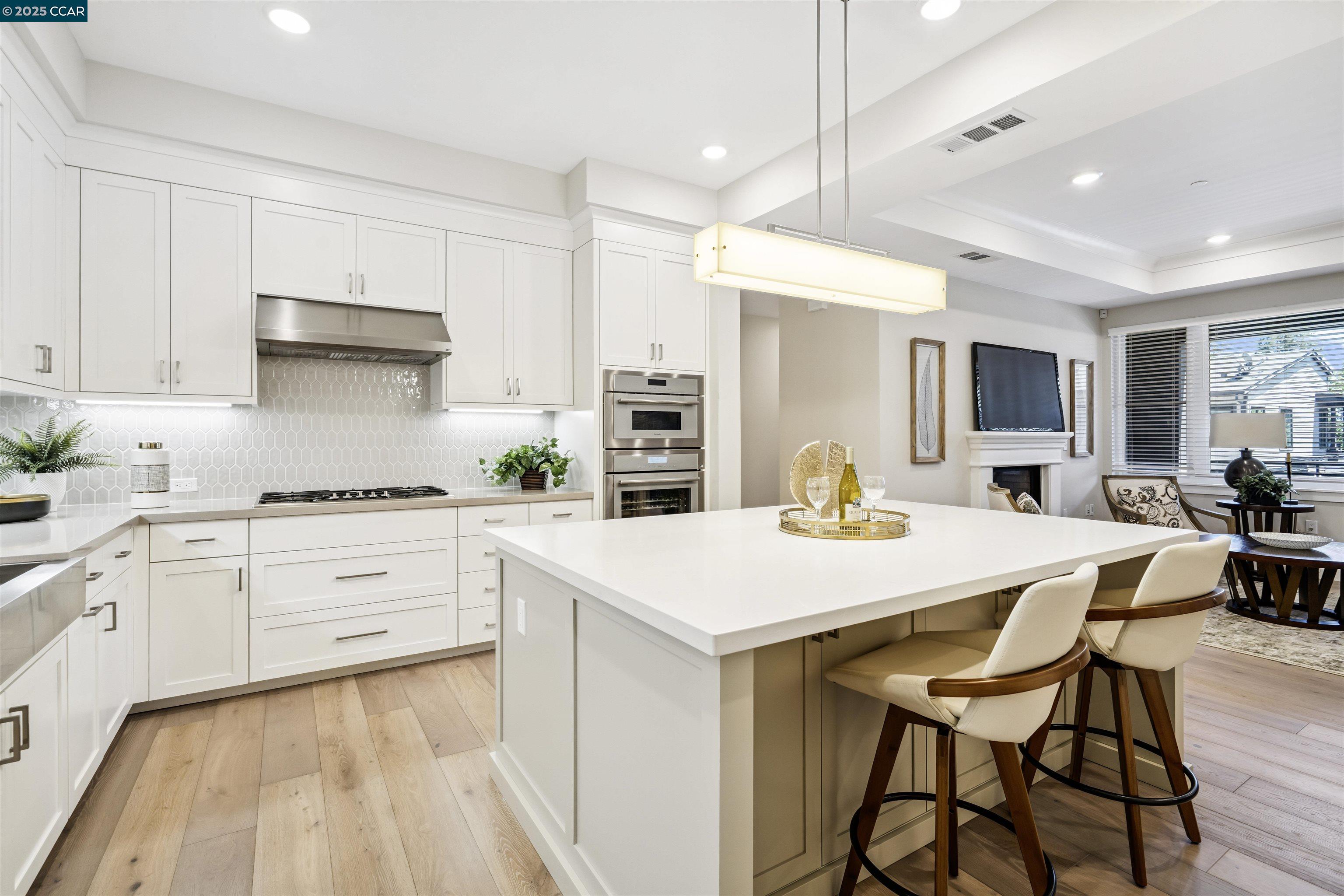 Detail Gallery Image 2 of 18 For 20 Woodbury Highlands Court #12,  Lafayette,  CA 94549-2505 - 2 Beds | 2/1 Baths