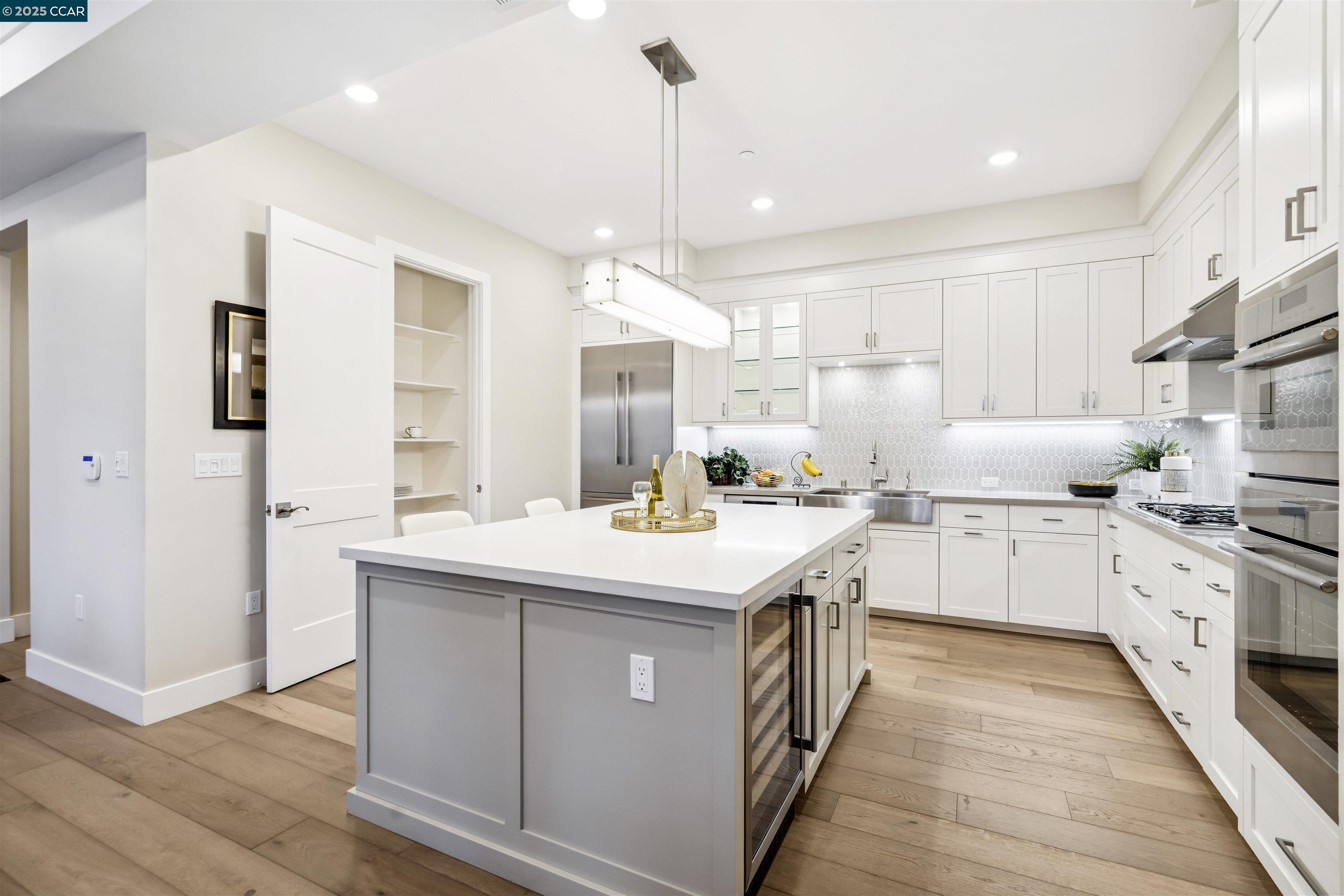 Detail Gallery Image 3 of 18 For 20 Woodbury Highlands Court #12,  Lafayette,  CA 94549-2505 - 2 Beds | 2/1 Baths