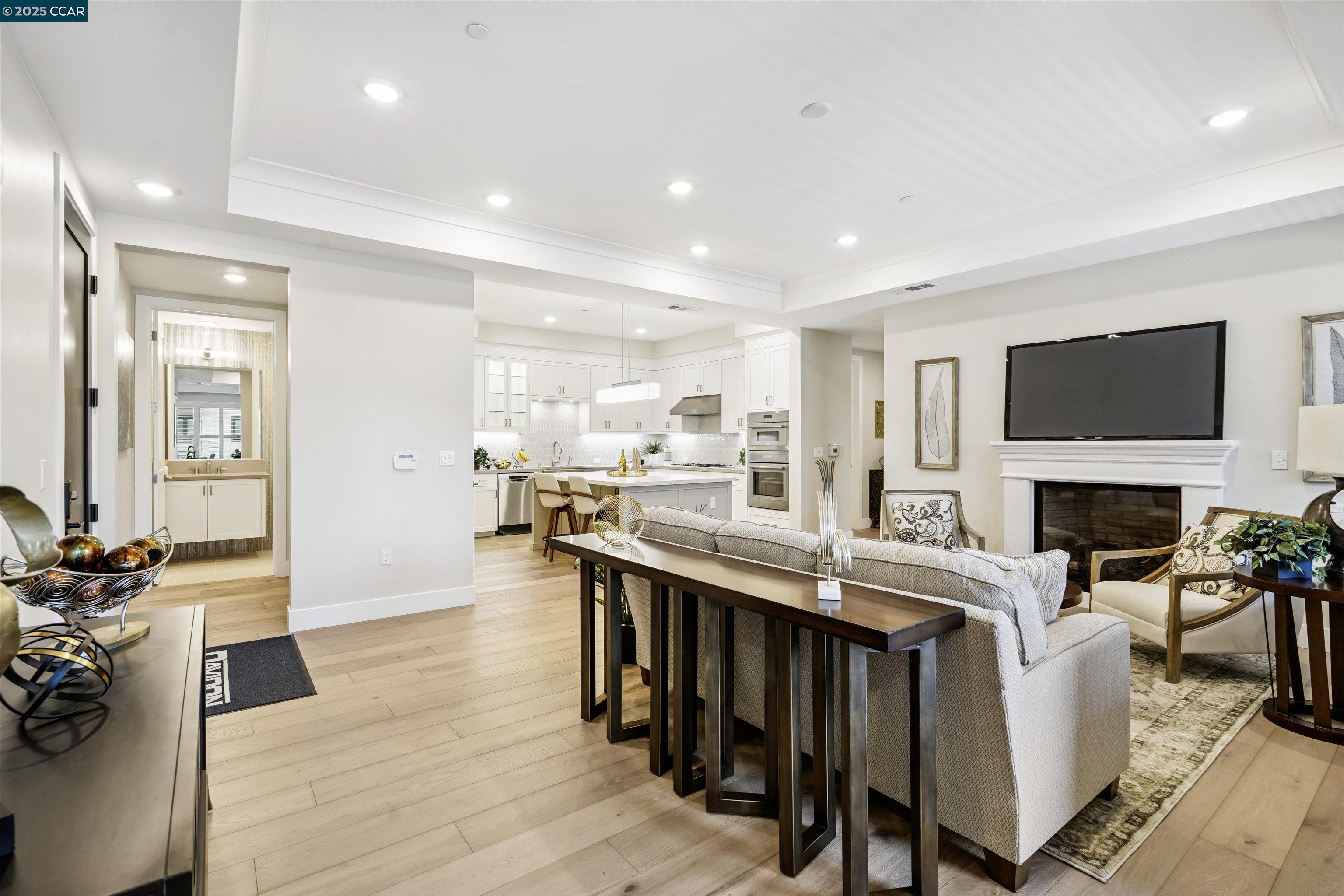 Detail Gallery Image 5 of 18 For 20 Woodbury Highlands Court #12,  Lafayette,  CA 94549-2505 - 2 Beds | 2/1 Baths