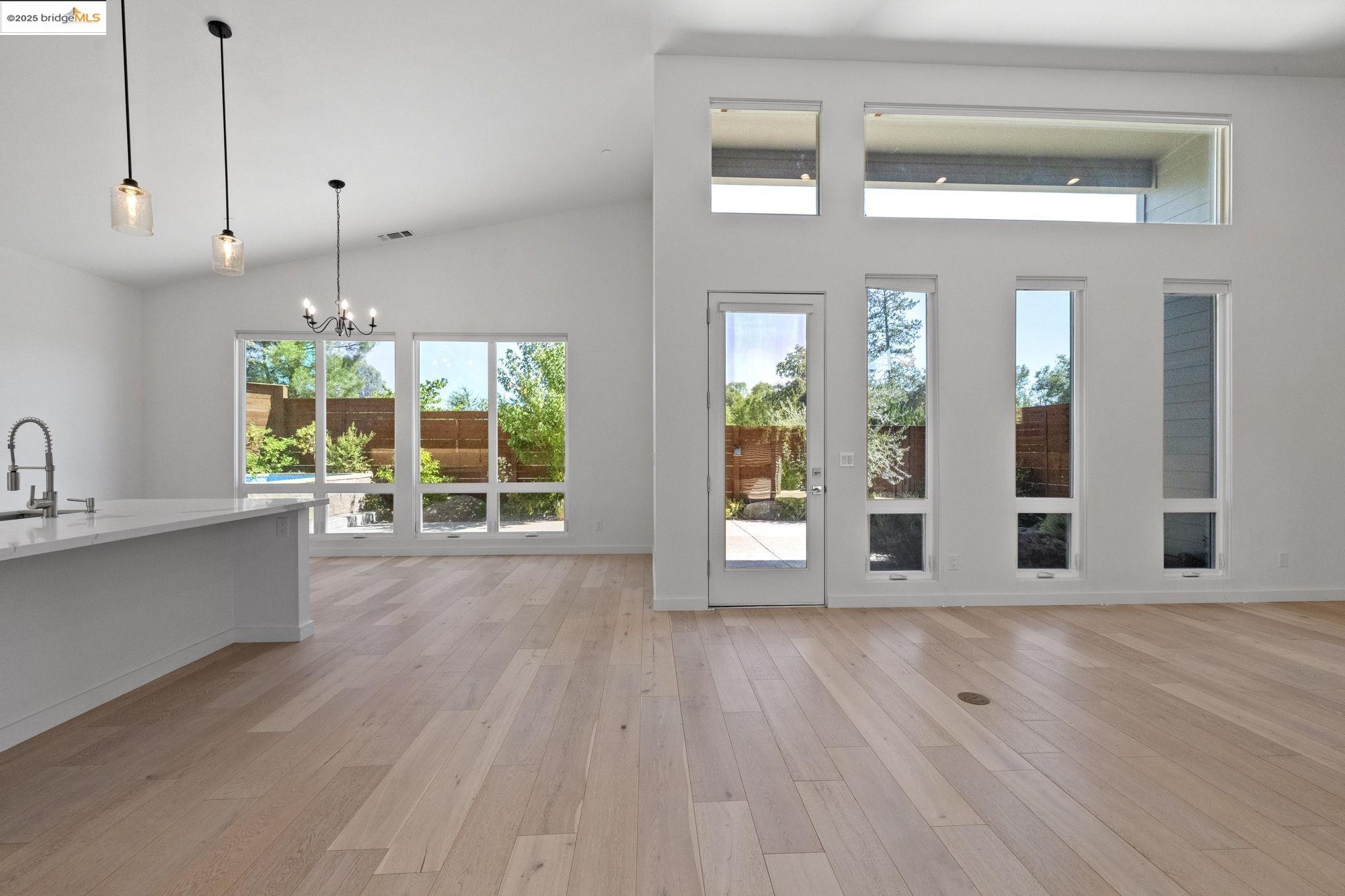 Detail Gallery Image 6 of 37 For 18870 Old Bridge Rd, Jamestown,  CA 95327 - 3 Beds | 2 Baths