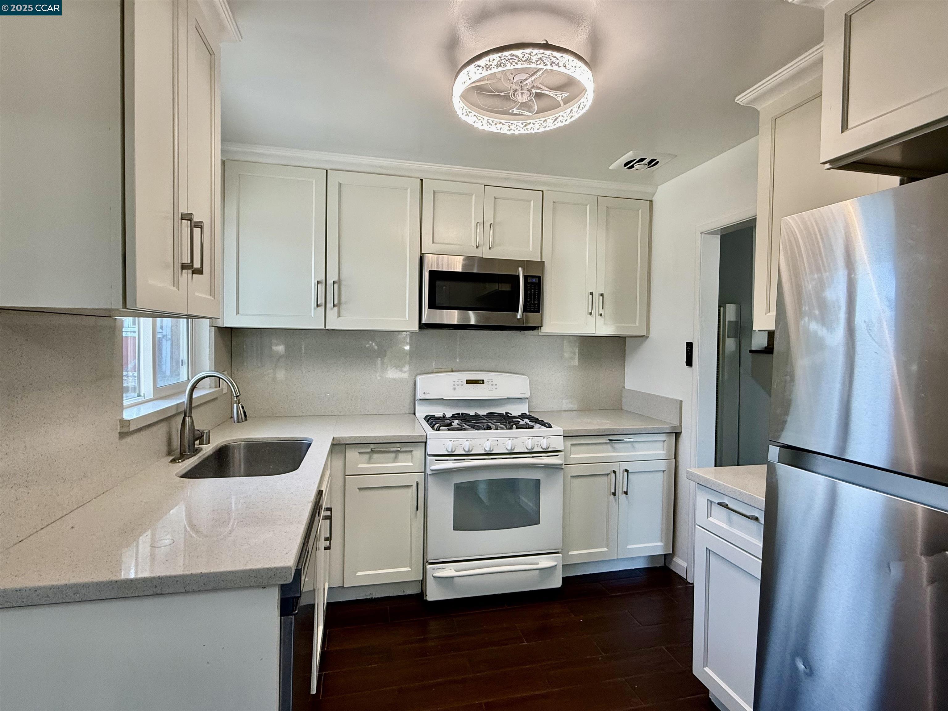 Detail Gallery Image 3 of 36 For 19 Flamingo Ct, American Canyon,  CA 94503 - 4 Beds | 2 Baths
