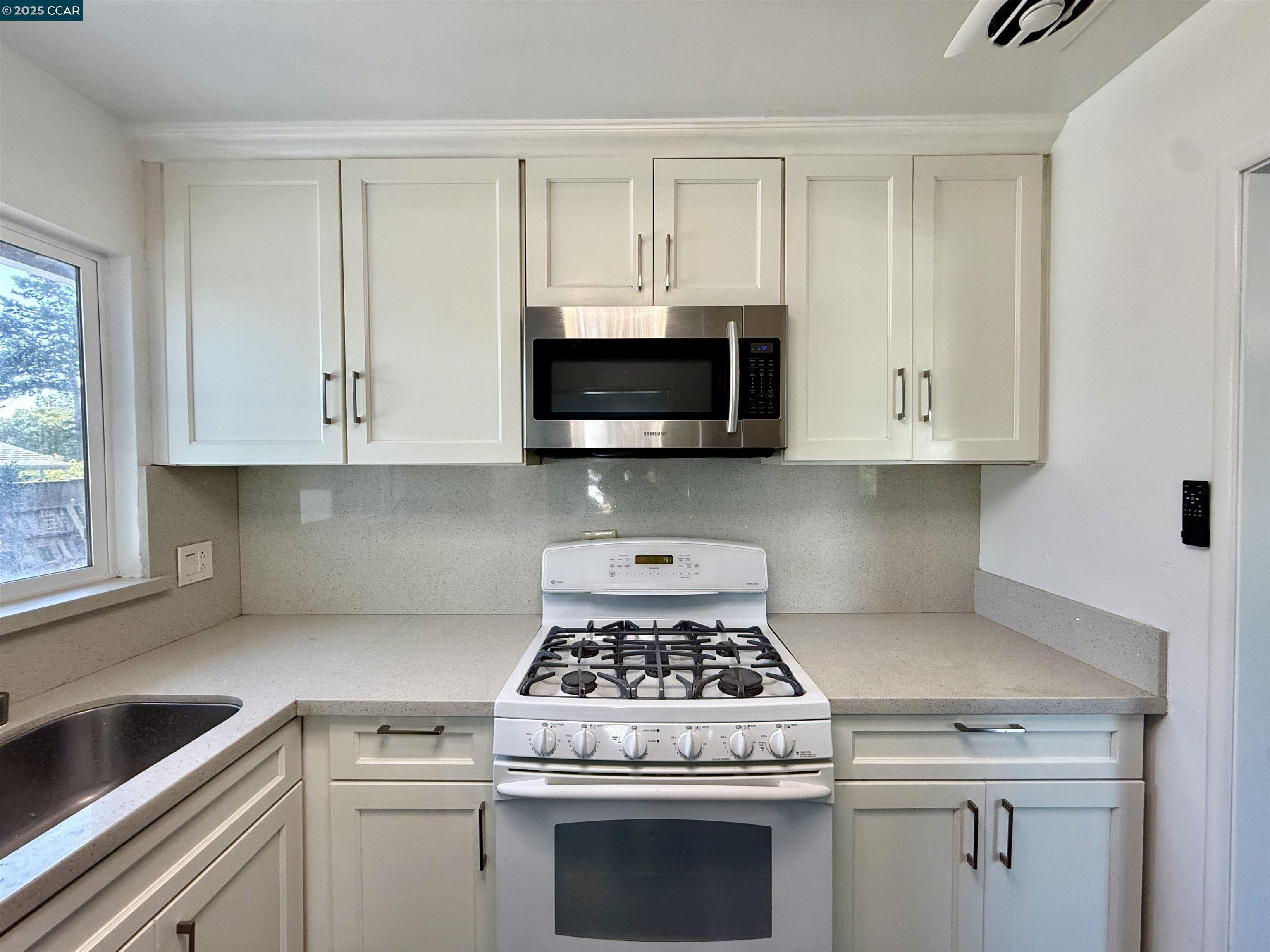 Detail Gallery Image 4 of 36 For 19 Flamingo Ct, American Canyon,  CA 94503 - 4 Beds | 2 Baths
