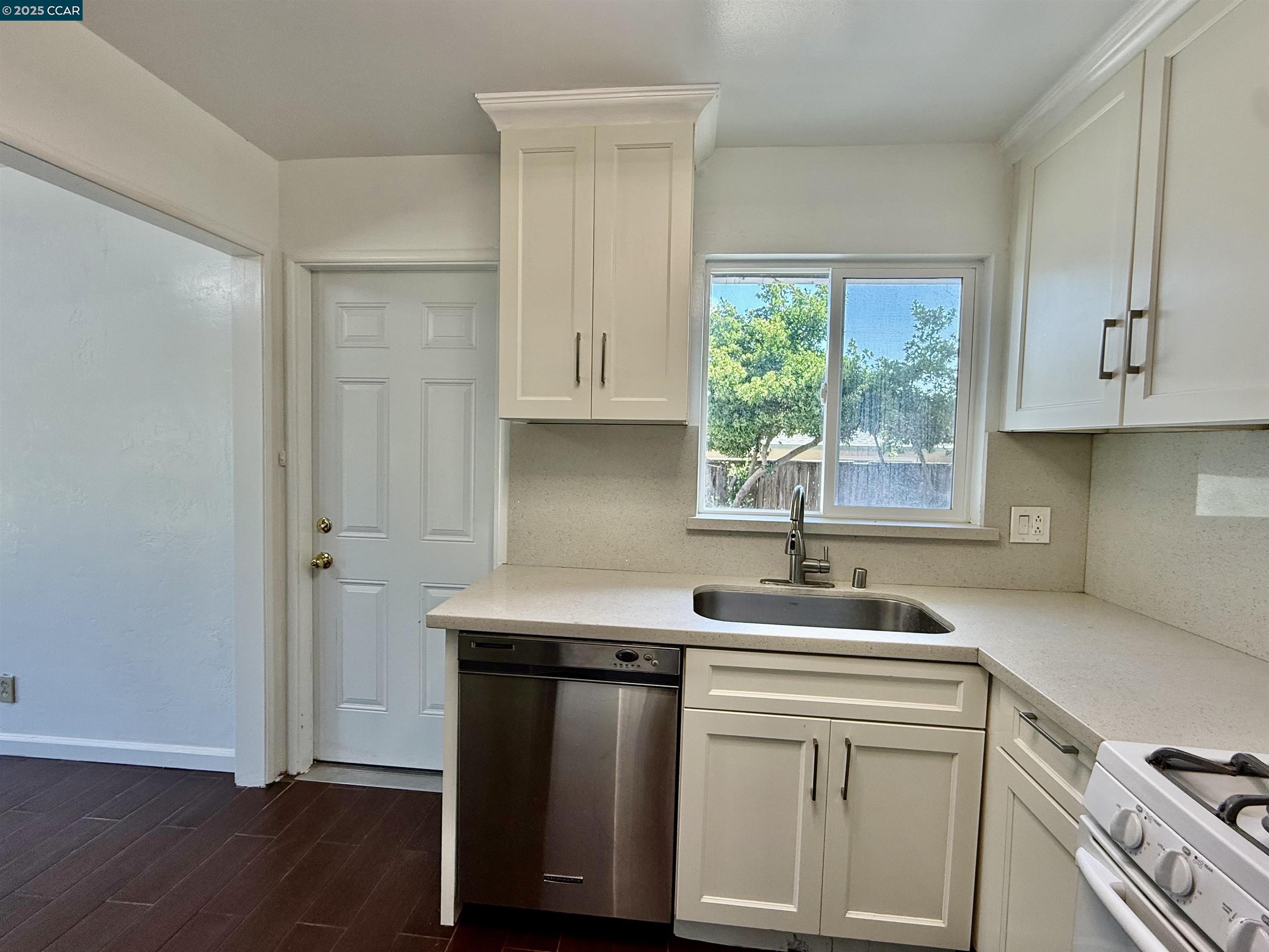 Detail Gallery Image 7 of 36 For 19 Flamingo Ct, American Canyon,  CA 94503 - 4 Beds | 2 Baths