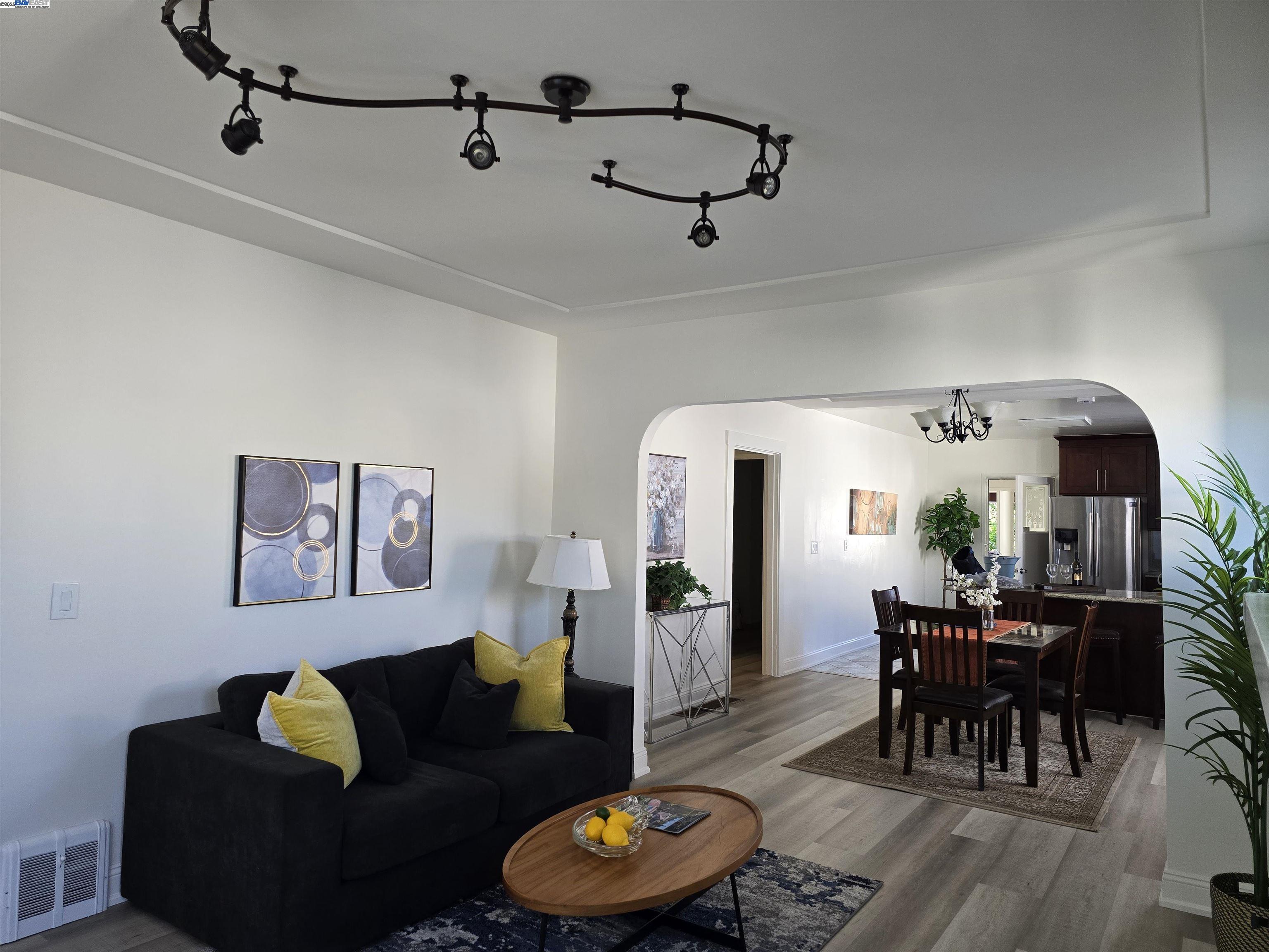 2954 Delaware St, Oakland, California 94602, 3 Bedrooms Bedrooms, 6 Rooms Rooms,1 BathroomBathrooms,Residential,For Sale,2954 Delaware St,41102282