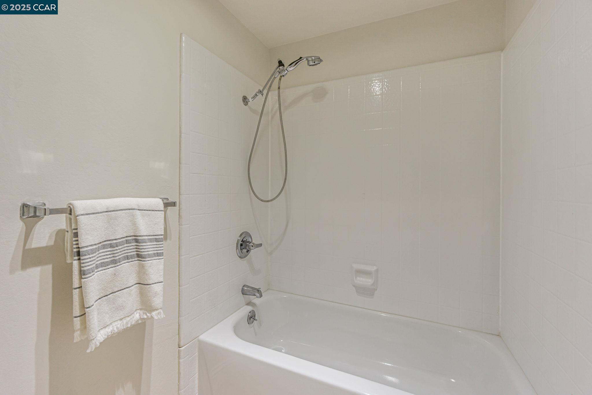 Photo #15: 41102293 Listing: Photo #15