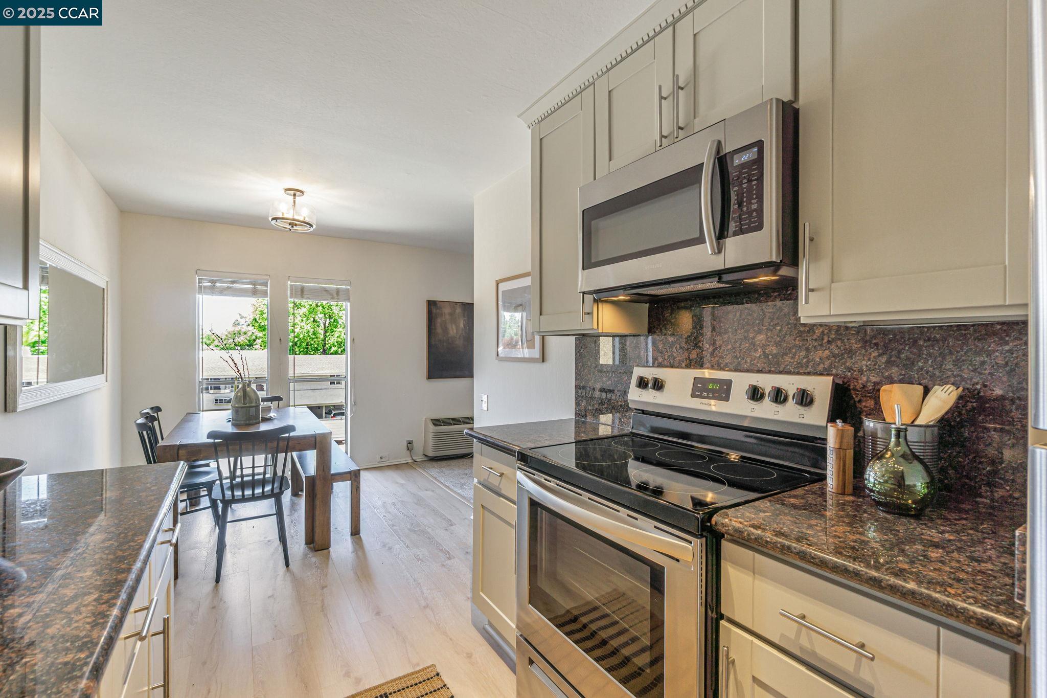 Photo #8: 41102293 Listing: Photo #8