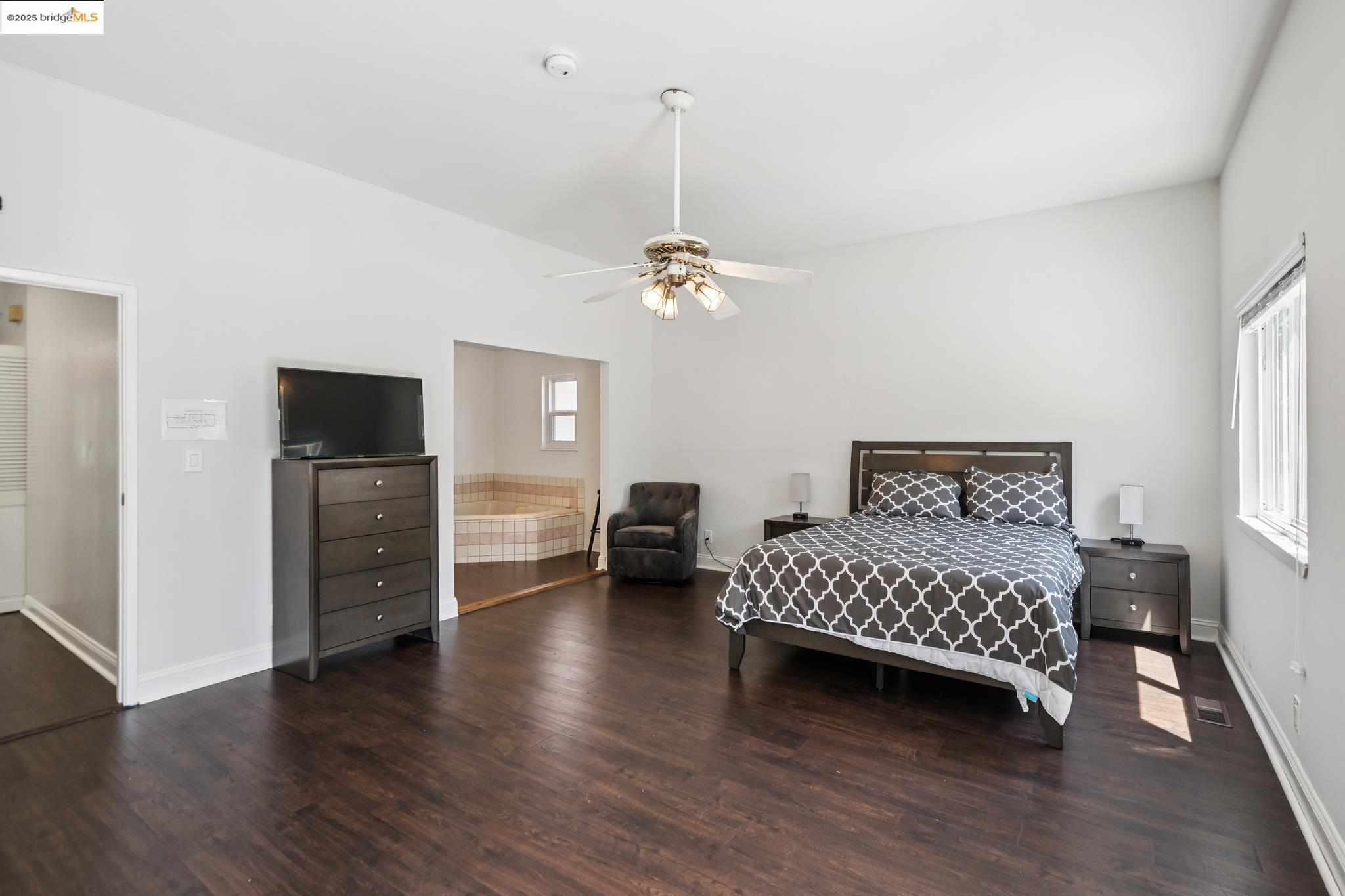 Detail Gallery Image 15 of 33 For 557 33rd St, Oakland,  CA 94609 - – Beds | – Baths