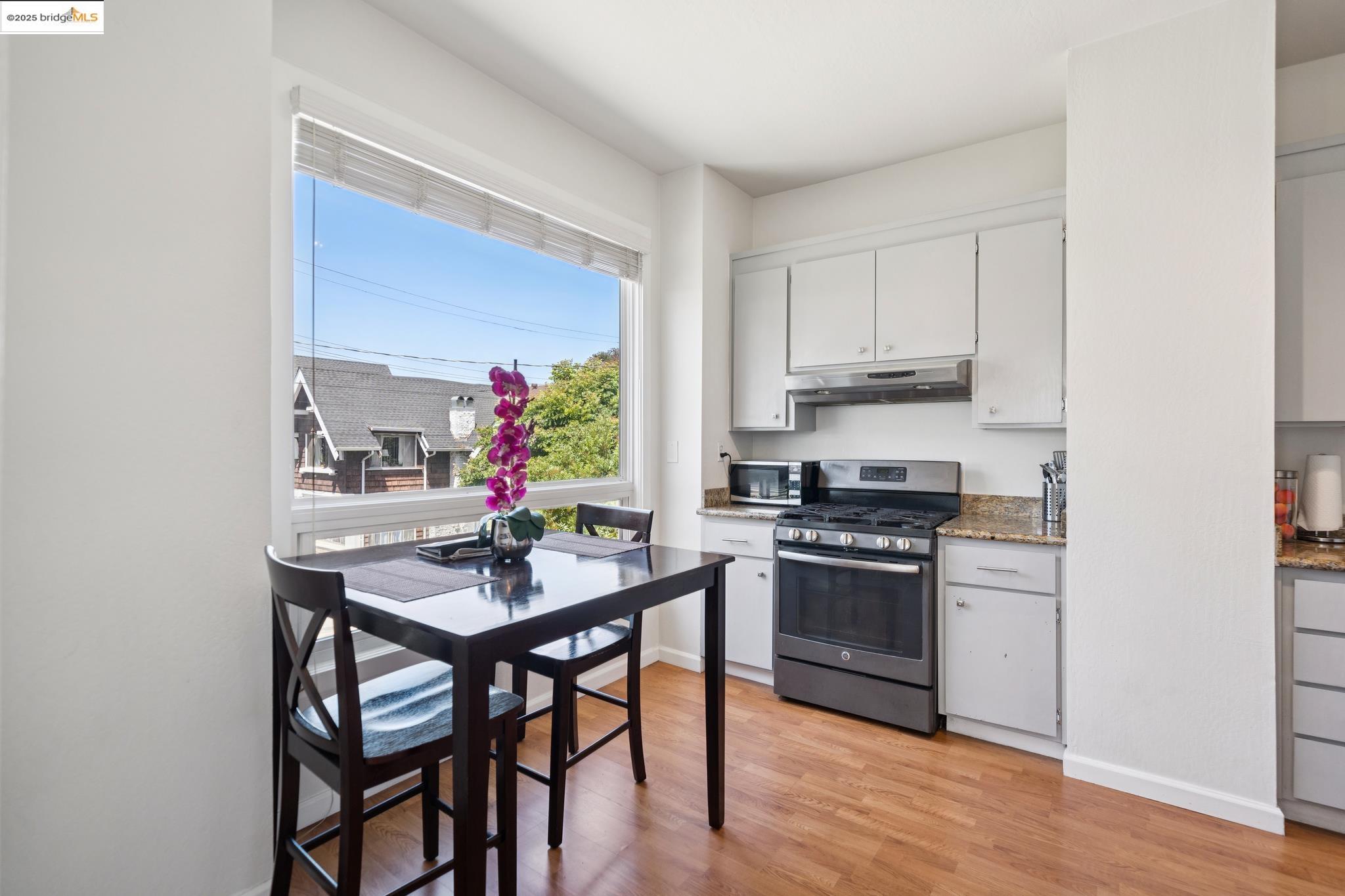 Detail Gallery Image 20 of 33 For 557 33rd St, Oakland,  CA 94609 - – Beds | – Baths