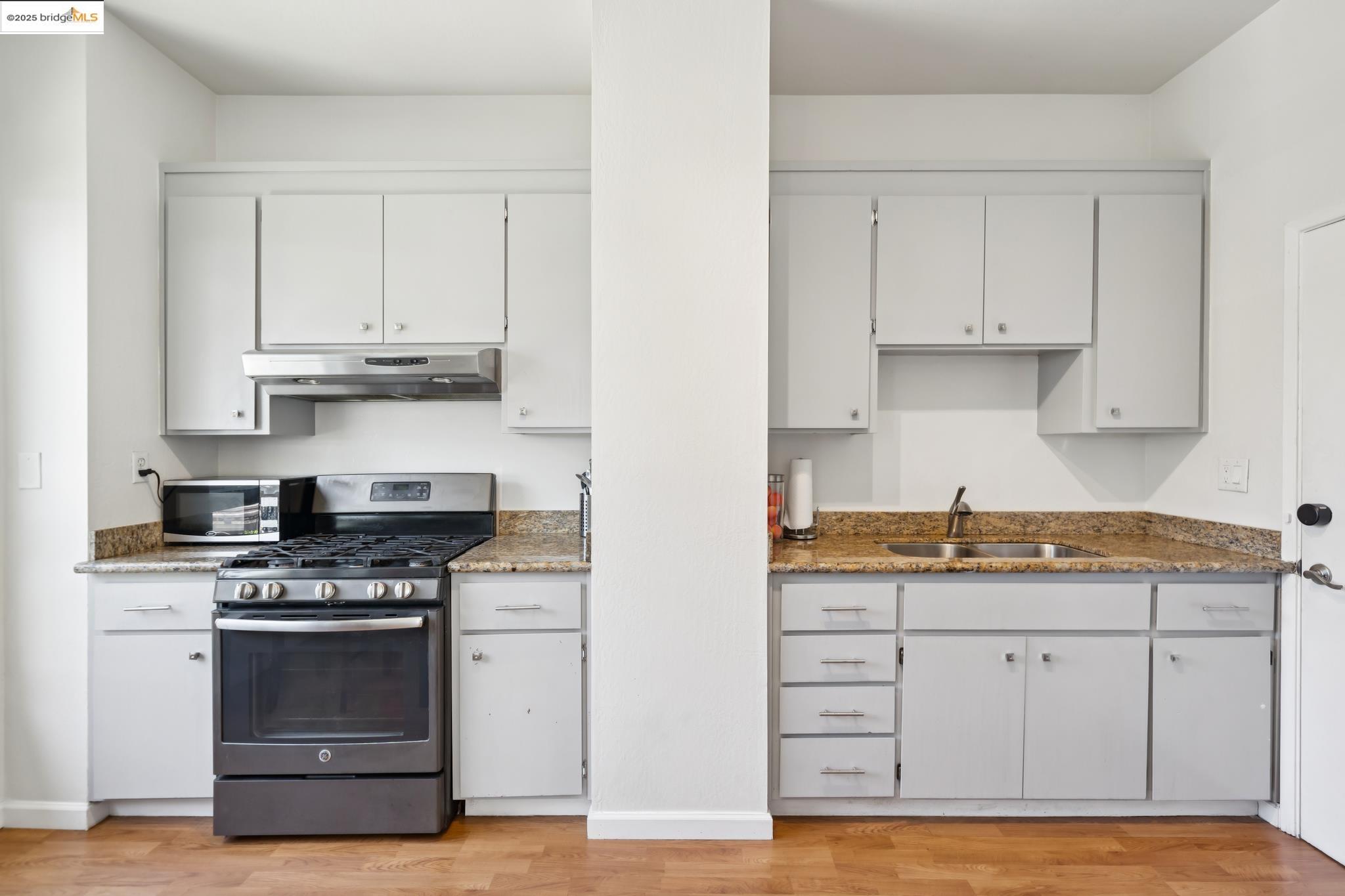Detail Gallery Image 21 of 33 For 557 33rd St, Oakland,  CA 94609 - – Beds | – Baths
