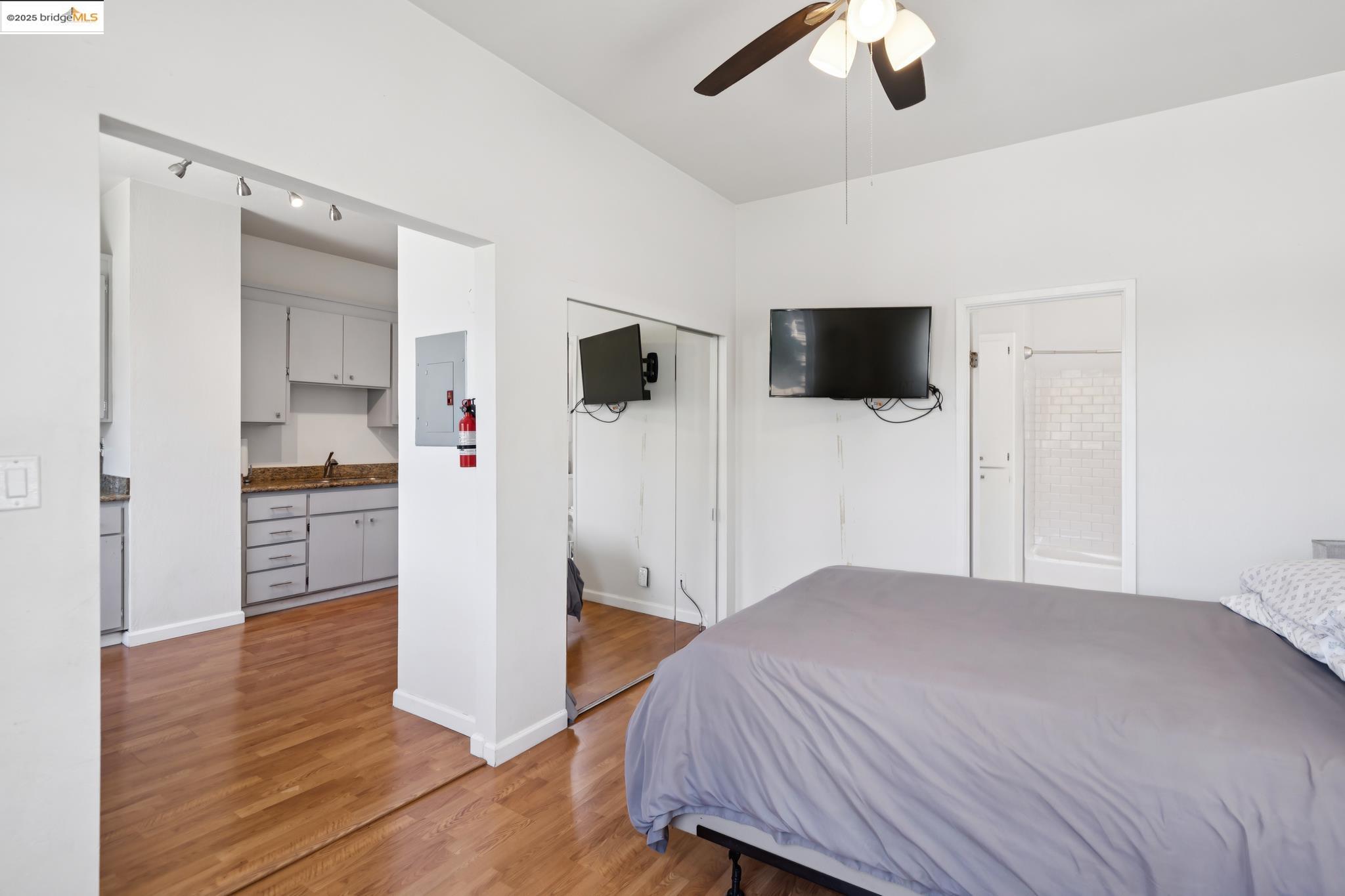 Detail Gallery Image 22 of 33 For 557 33rd St, Oakland,  CA 94609 - – Beds | – Baths